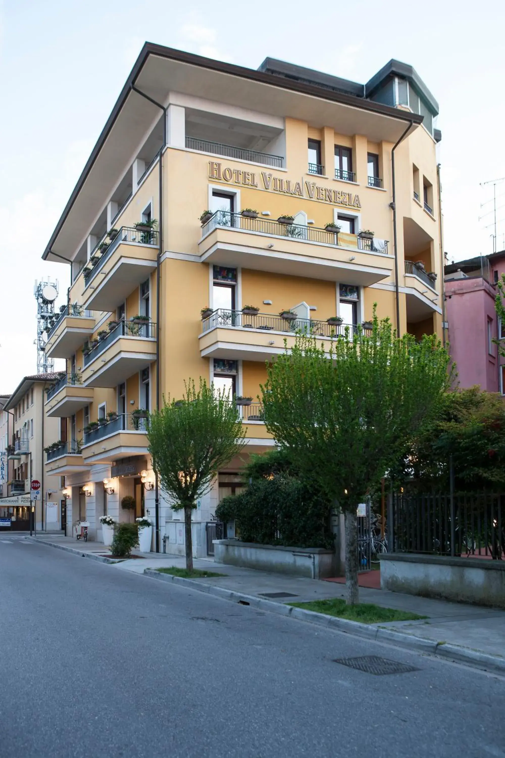 Property Building in Hotel Villa Venezia