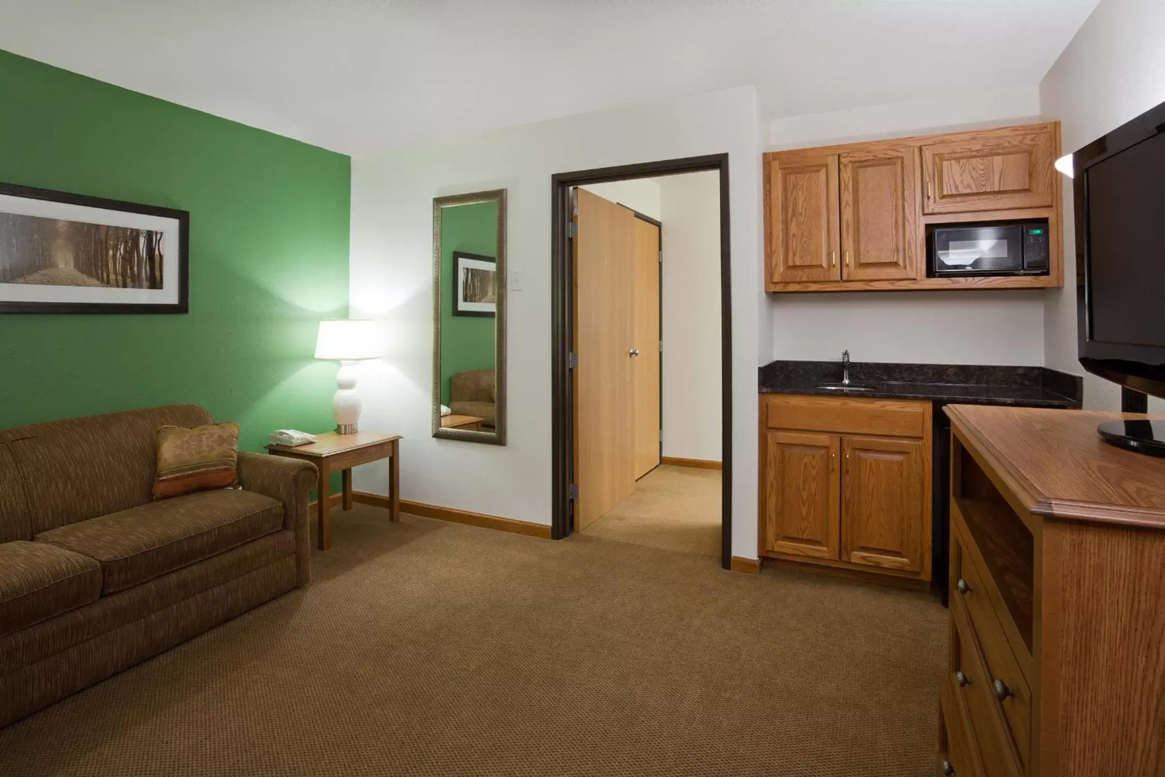 Living room, Kitchen/Kitchenette in AmericInn by Wyndham Eau Claire
