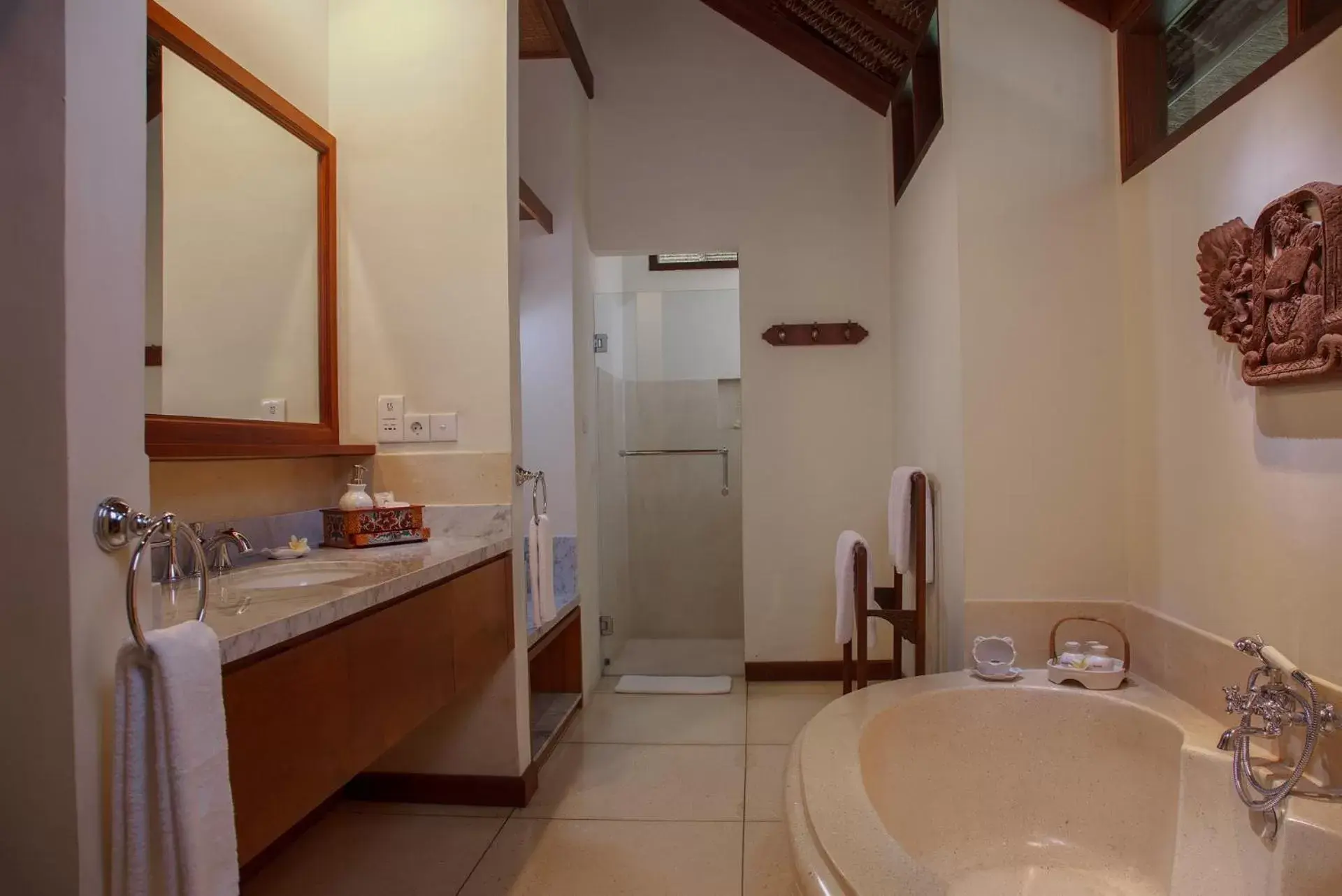 Shower, Bathroom in Tandjung Sari Hotel