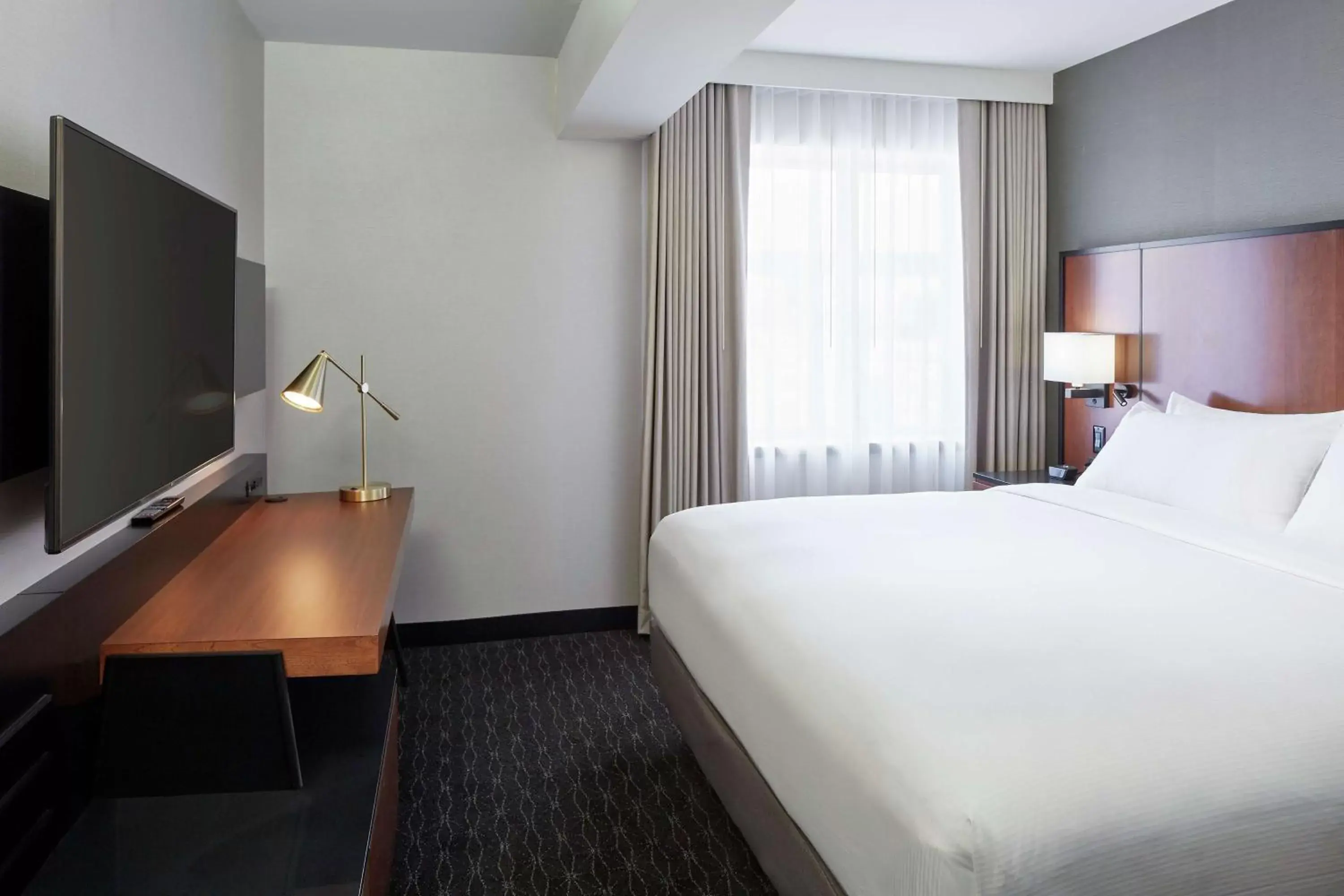 Bedroom, Bed in Doubletree By Hilton Montreal Airport