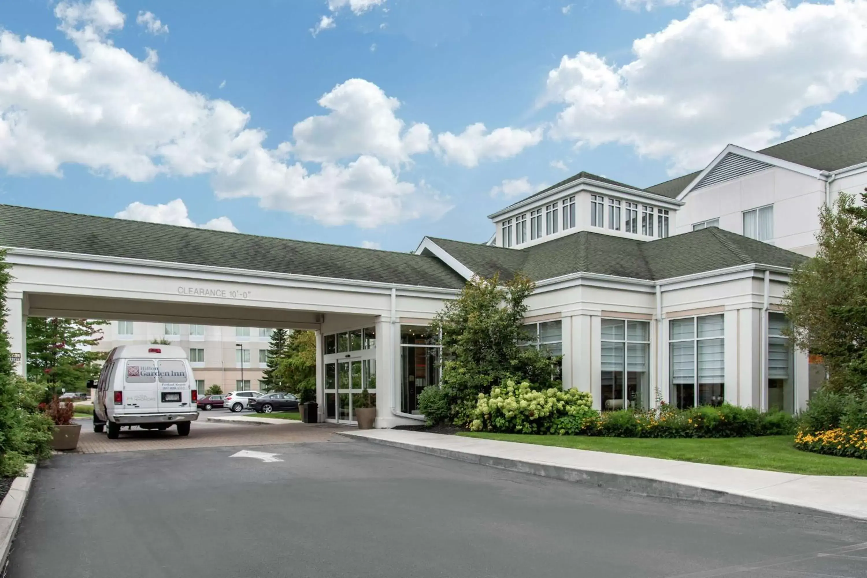 Property Building in Hilton Garden Inn Portland Airport