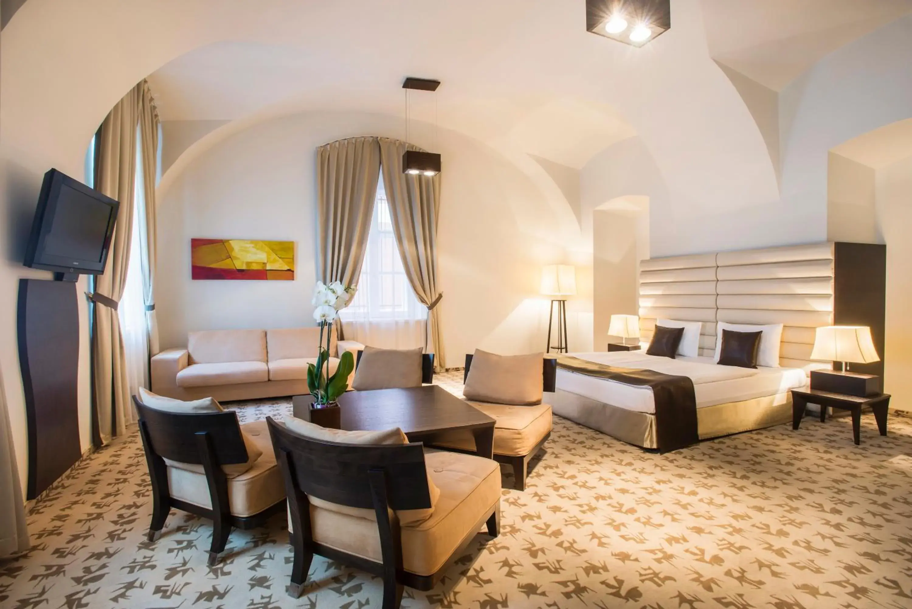 Bedroom, Lounge/Bar in Buda Castle Hotel Budapest