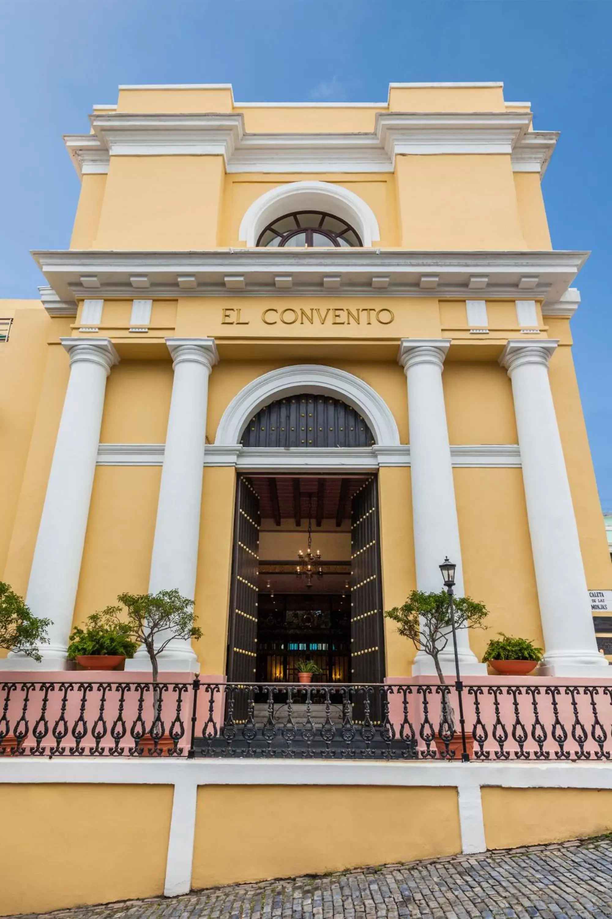 Facade/entrance in Hotel El Convento