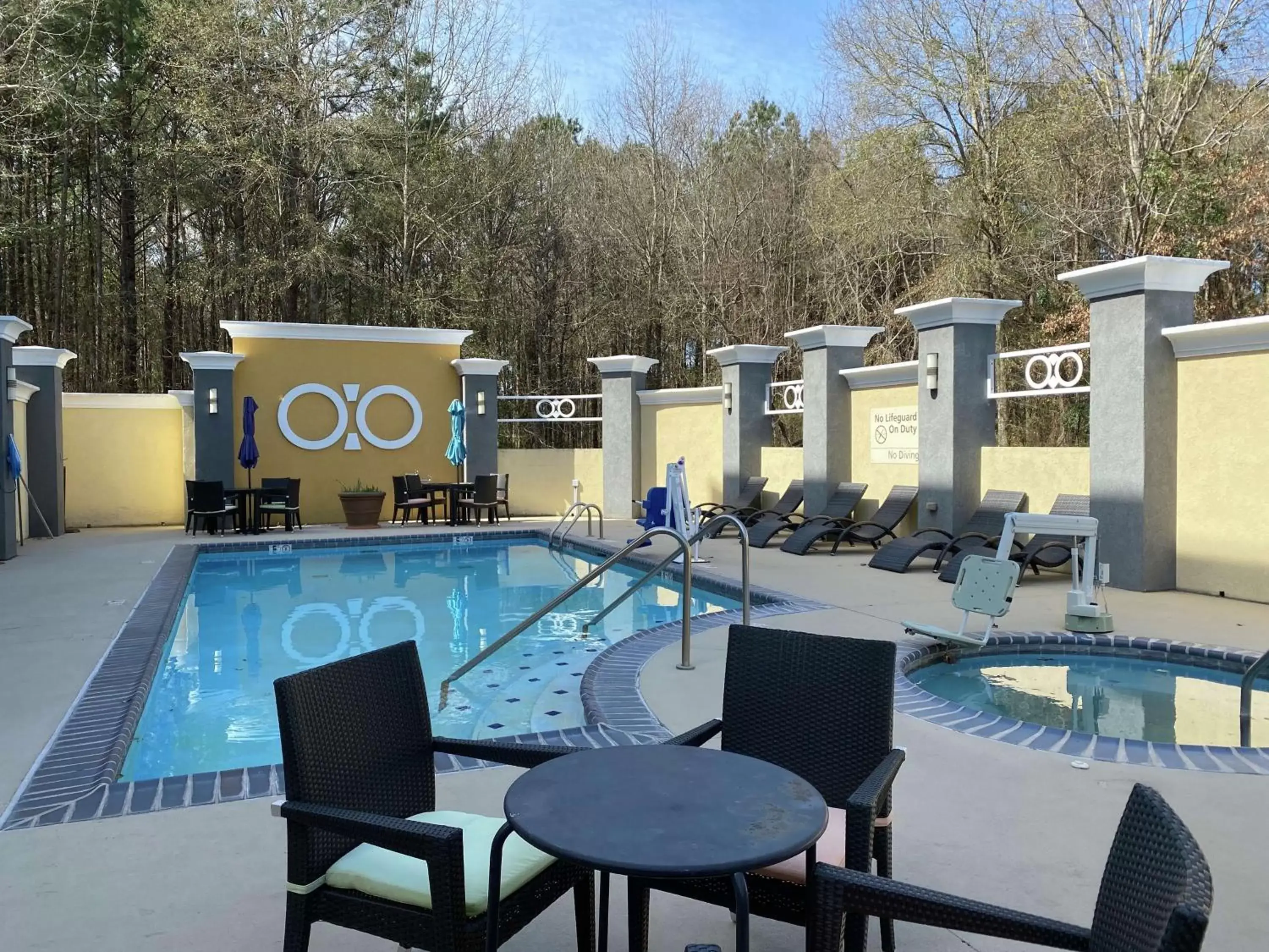 Swimming Pool in Hampton Inn Leesville