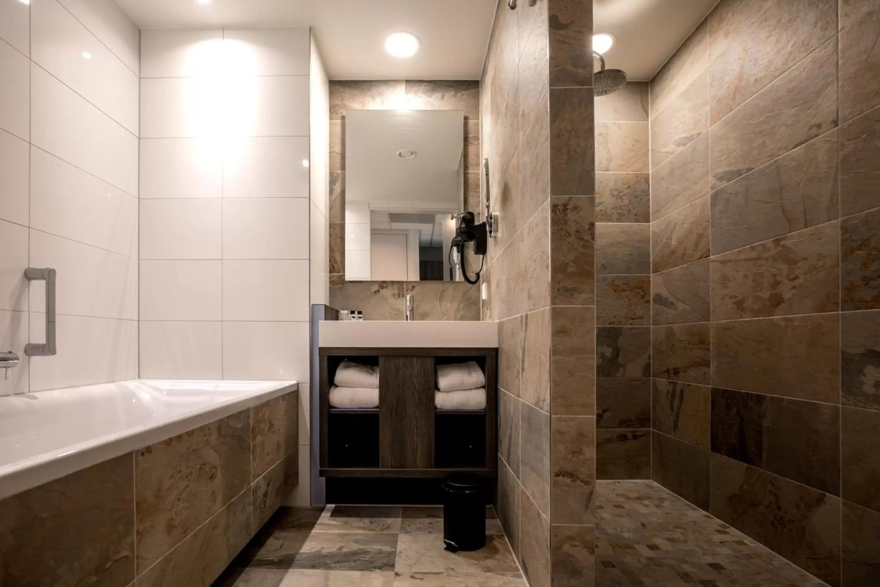 Bathroom in Hotel Roermond