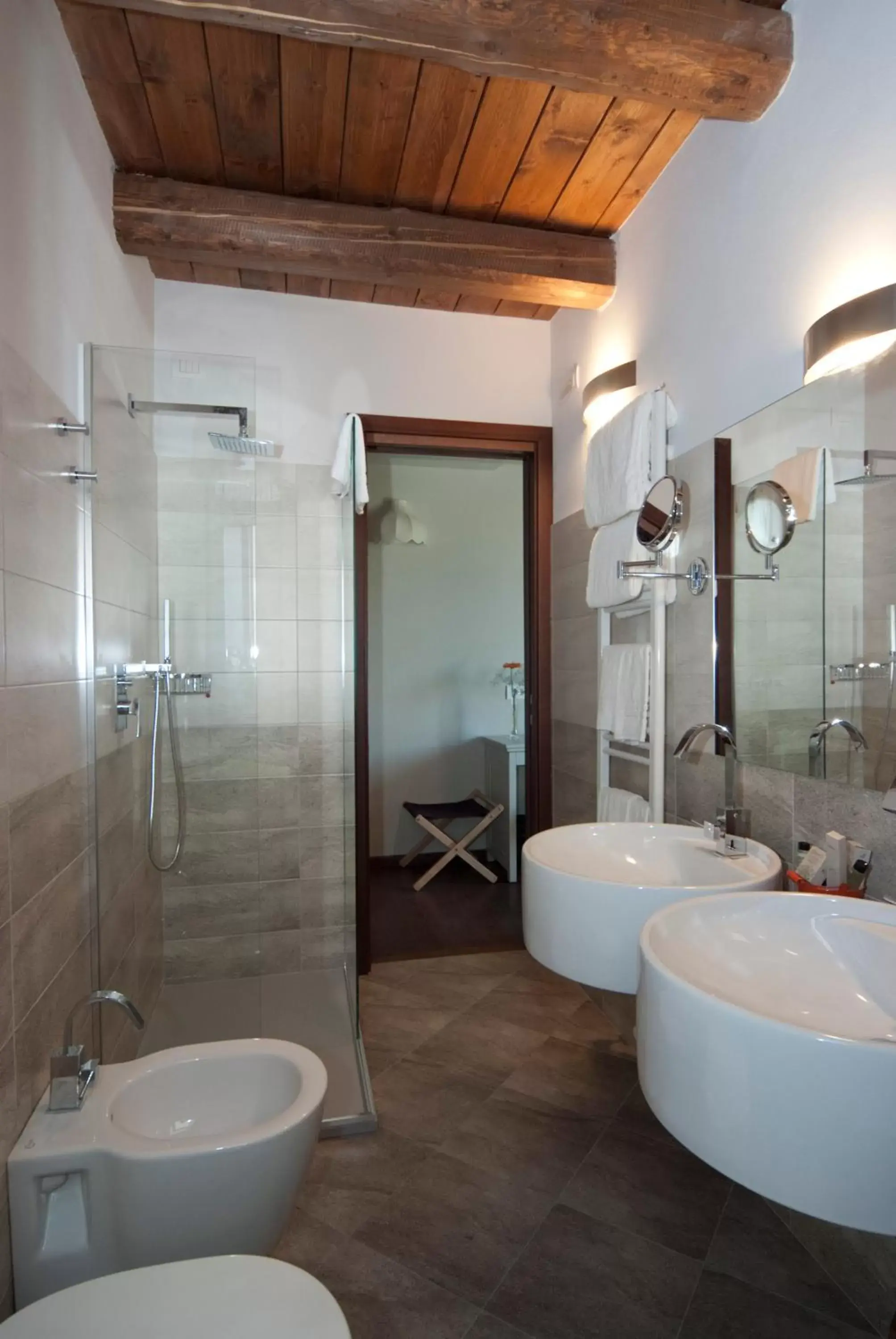 Shower, Bathroom in Il Falco E La Volpe