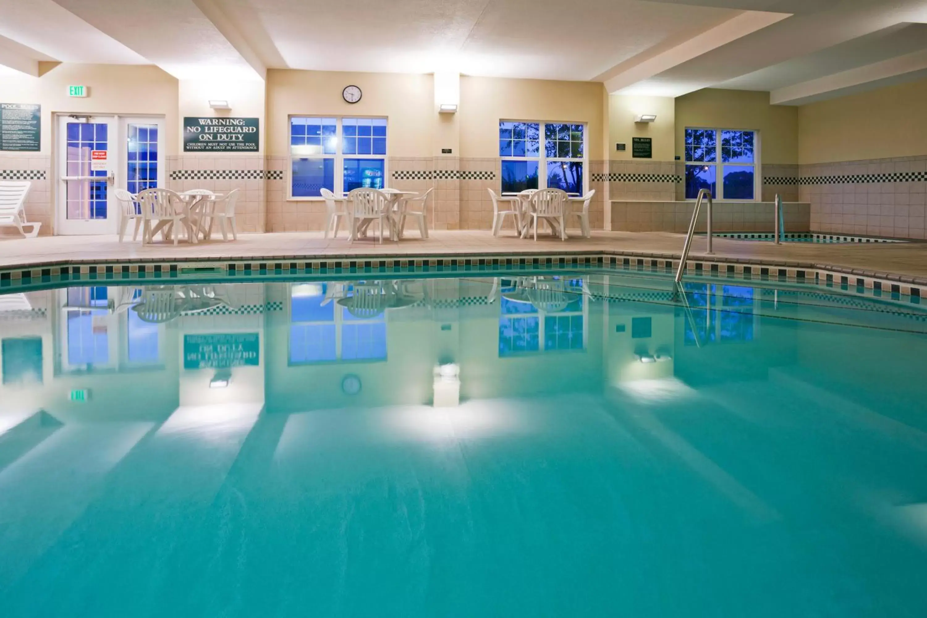 Hot Tub, Swimming Pool in Country Inn & Suites by Radisson, St. Cloud East, MN