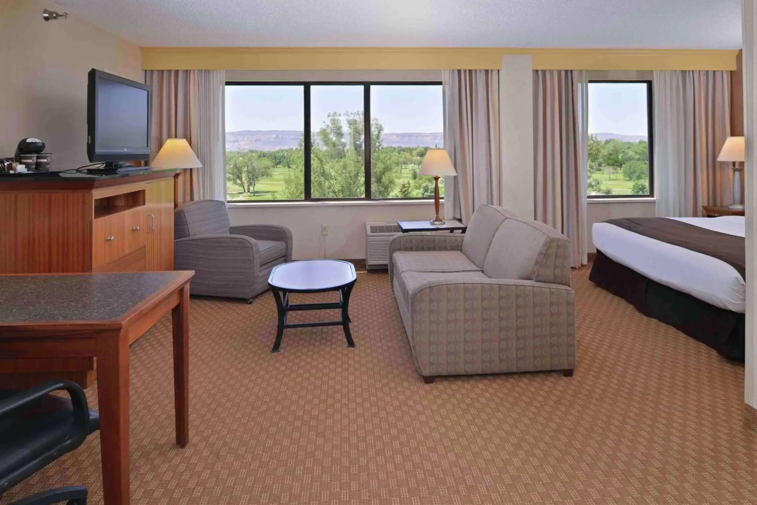 Living room, Seating Area in DoubleTree by Hilton Grand Junction