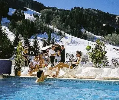 Swimming Pool in Hôtel Le Sporting