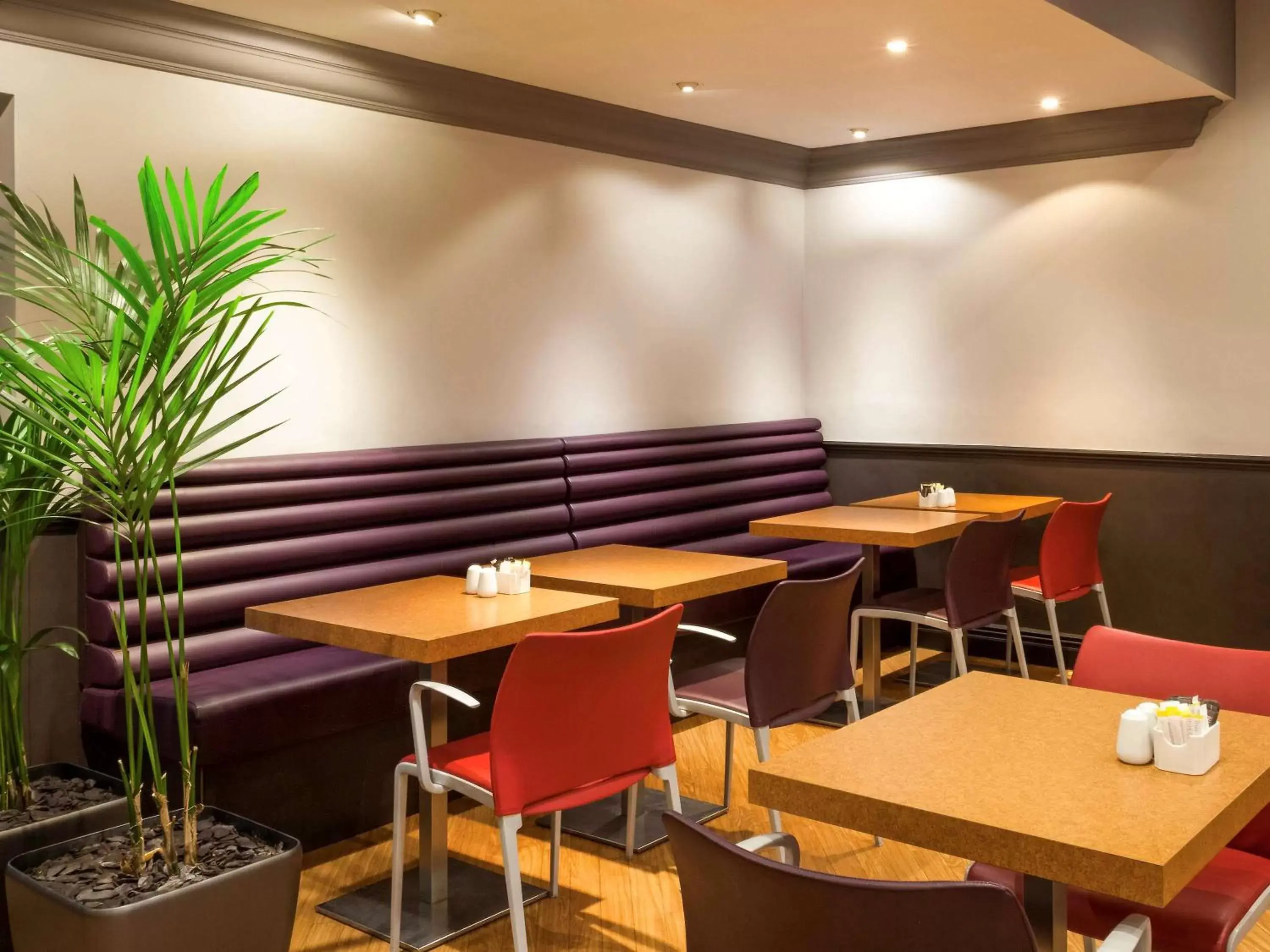 Restaurant/Places to Eat in ibis Hotel Northampton Centre