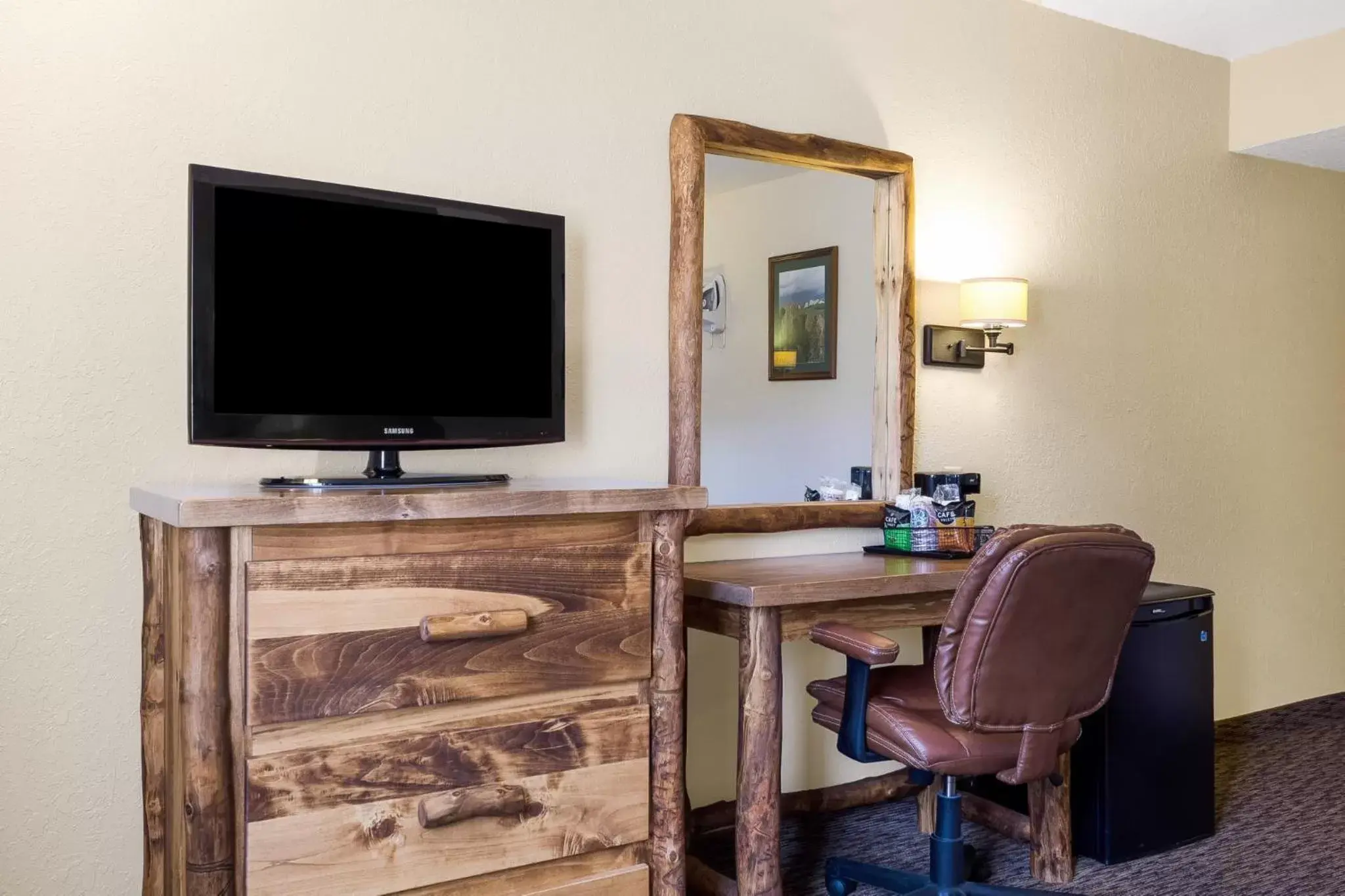TV and multimedia, TV/Entertainment Center in Econo Lodge, Downtown Custer Near Custer State Park and Mt Rushmore