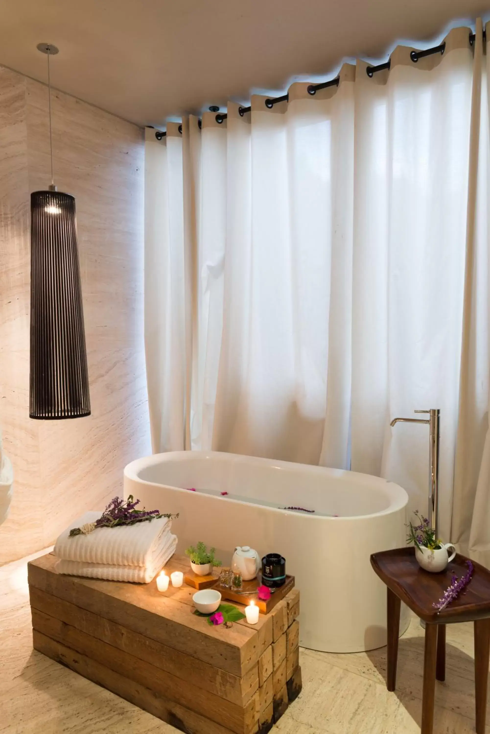 Bath, Bathroom in Hotel Bo