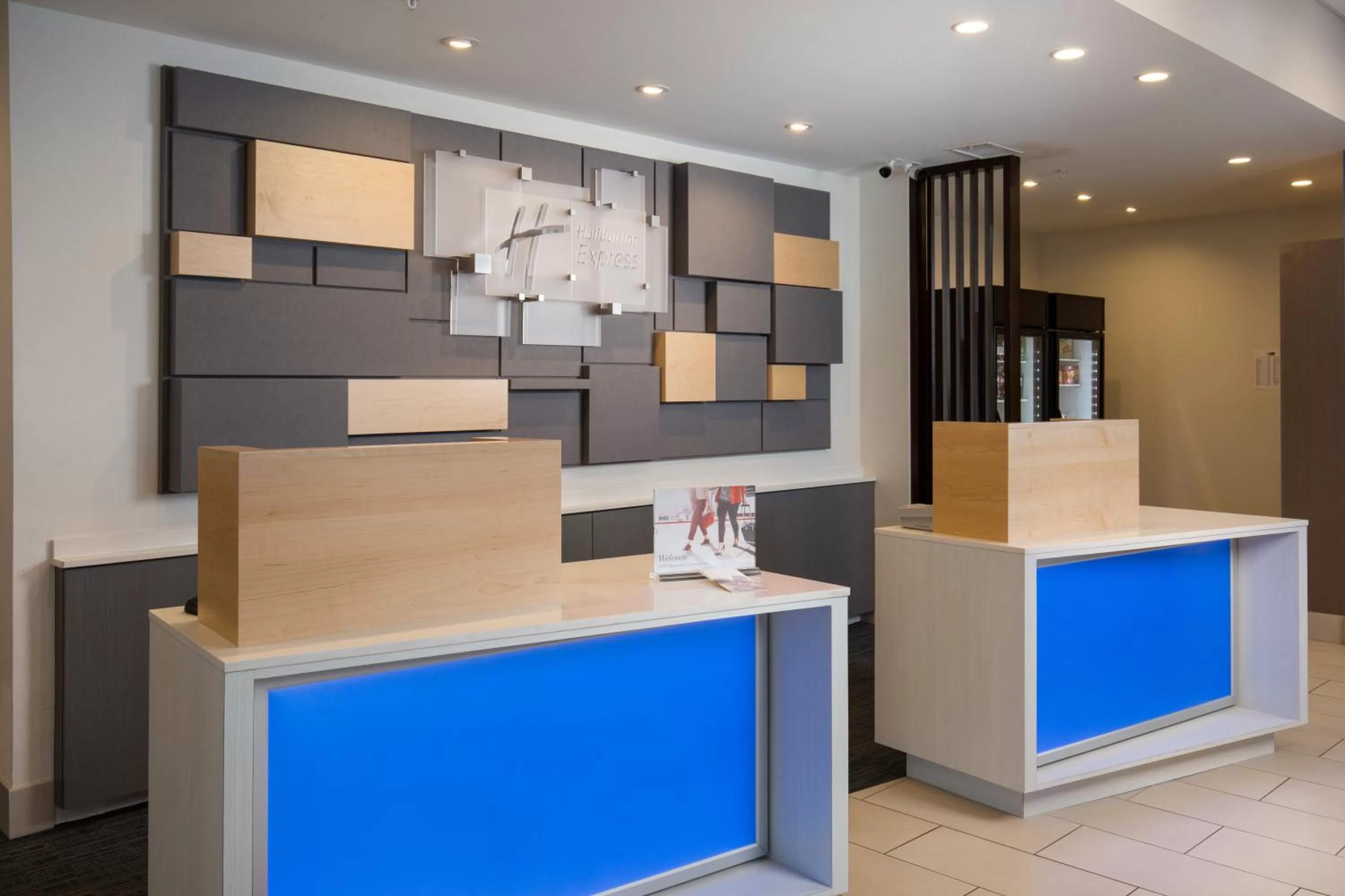 Lobby or reception in Holiday Inn Express Visalia-Sequoia Gateway Area by IHG