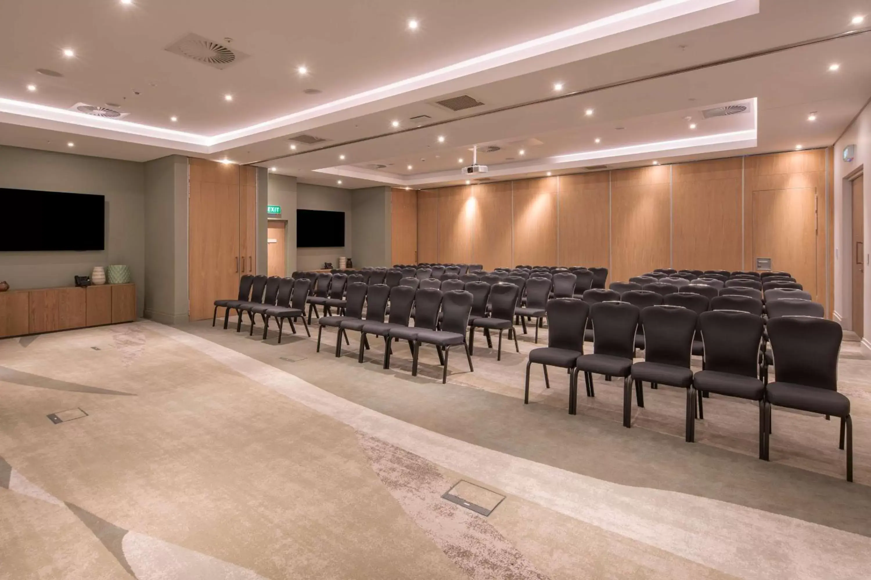 Meeting/conference room in Hilton Garden Inn Umhlanga Arch