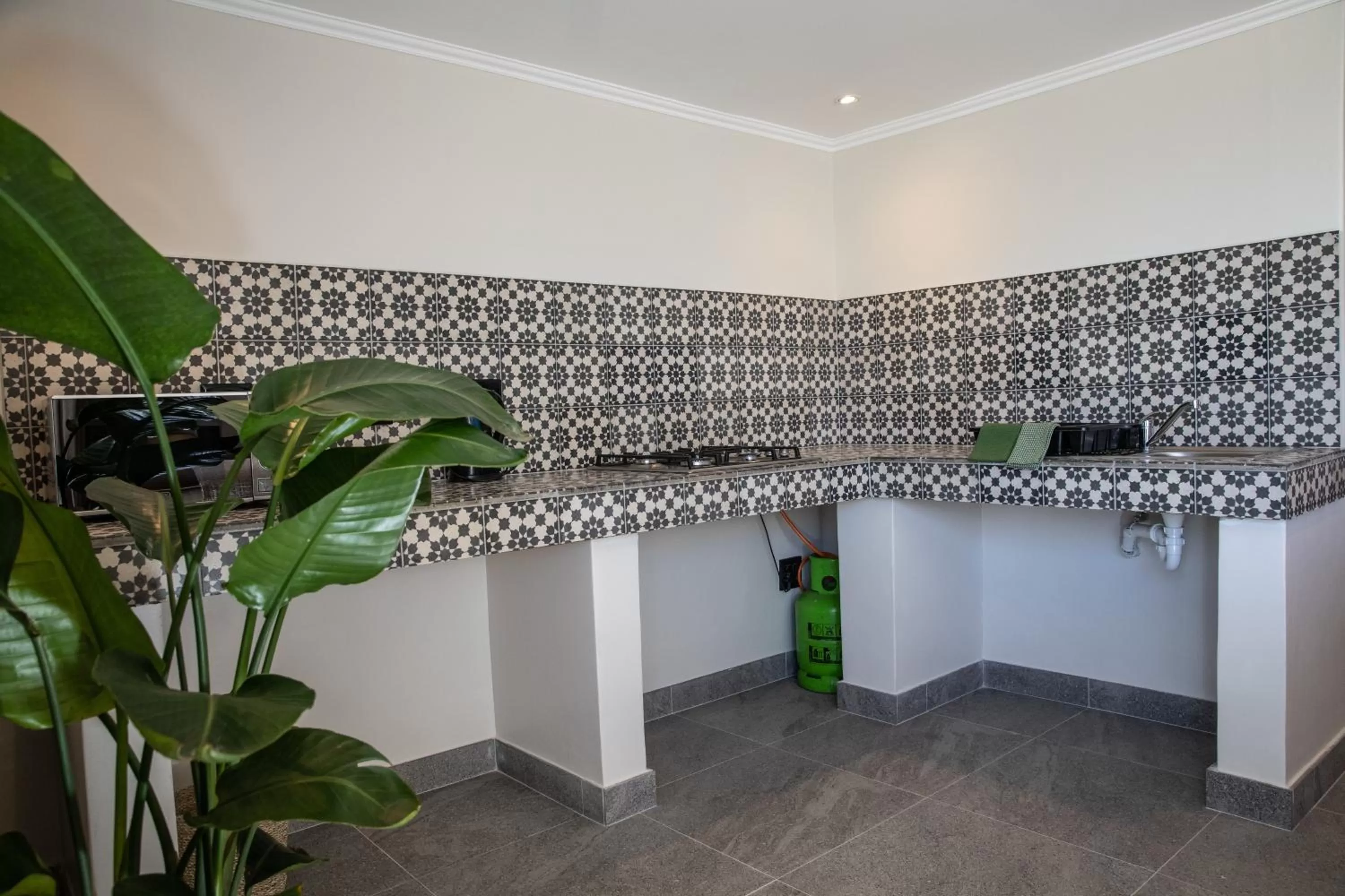 Kitchen or kitchenette in Sea Castle Hotel Camps Bay