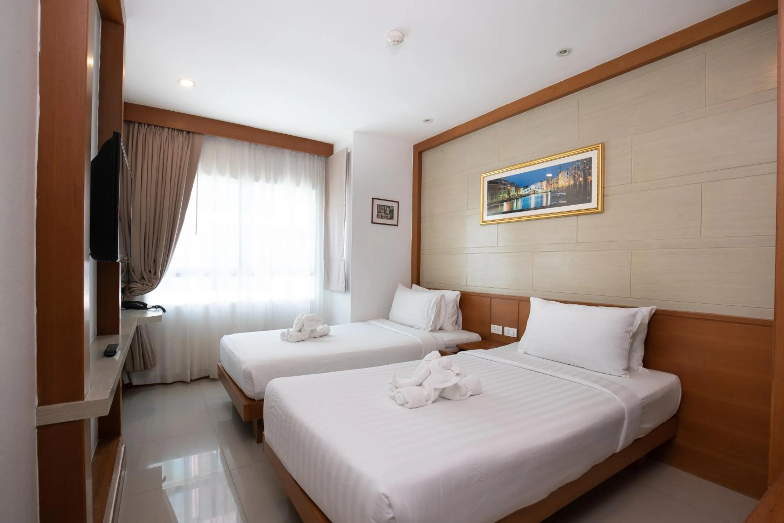 Bedroom in The Patong Center Hotel