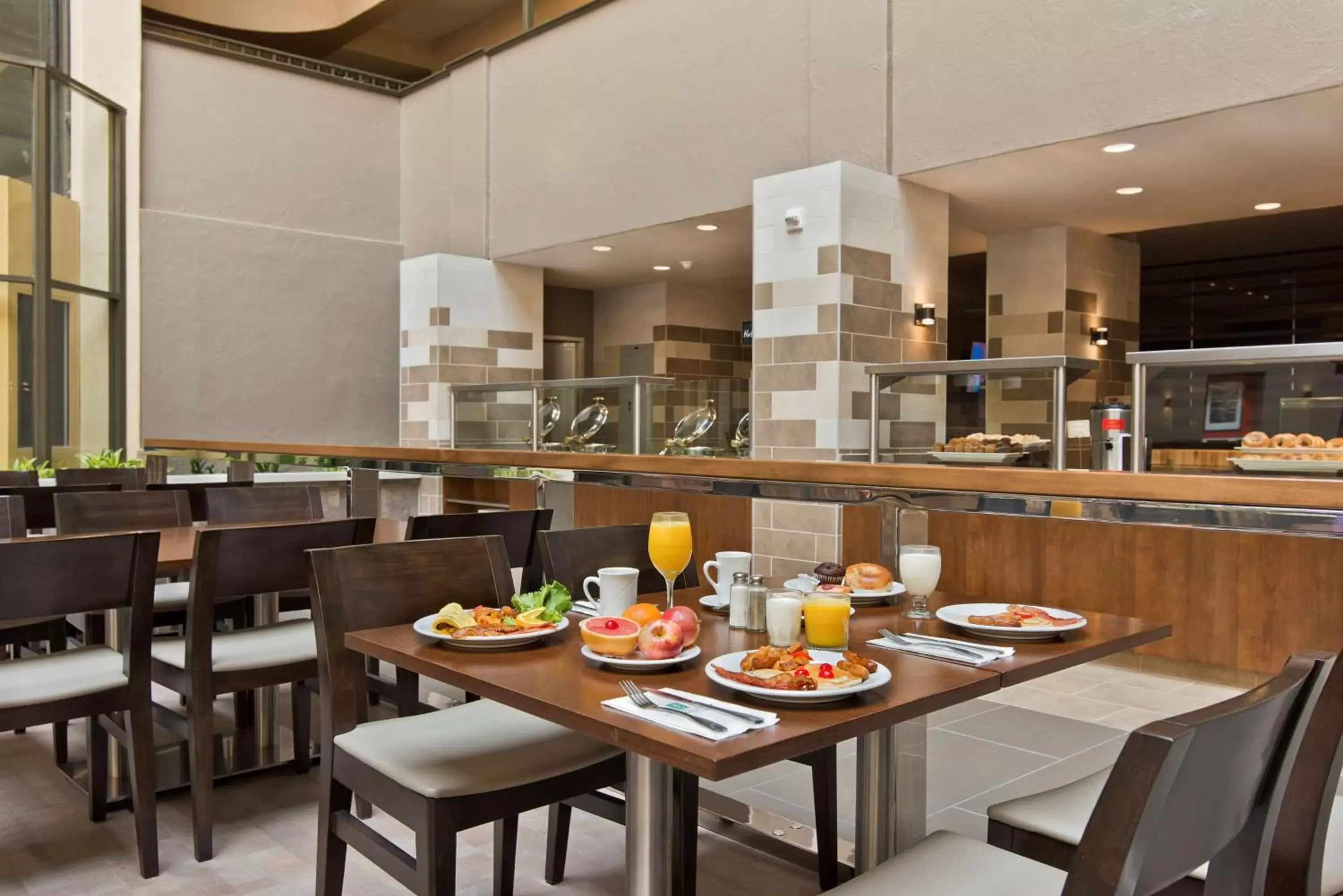 Breakfast, Restaurant/Places to Eat in Embassy Suites by Hilton Los Angeles Downey