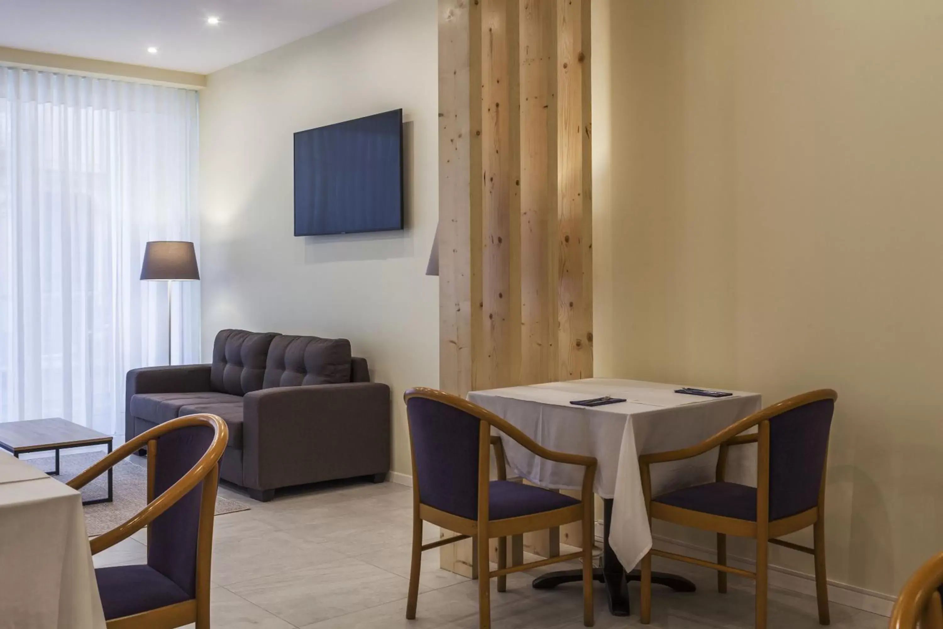 TV and multimedia, TV/Entertainment Center in Hotel Sete Cidades