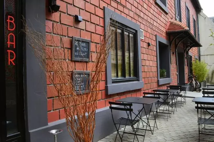 Patio in Hotel Les Pilotes