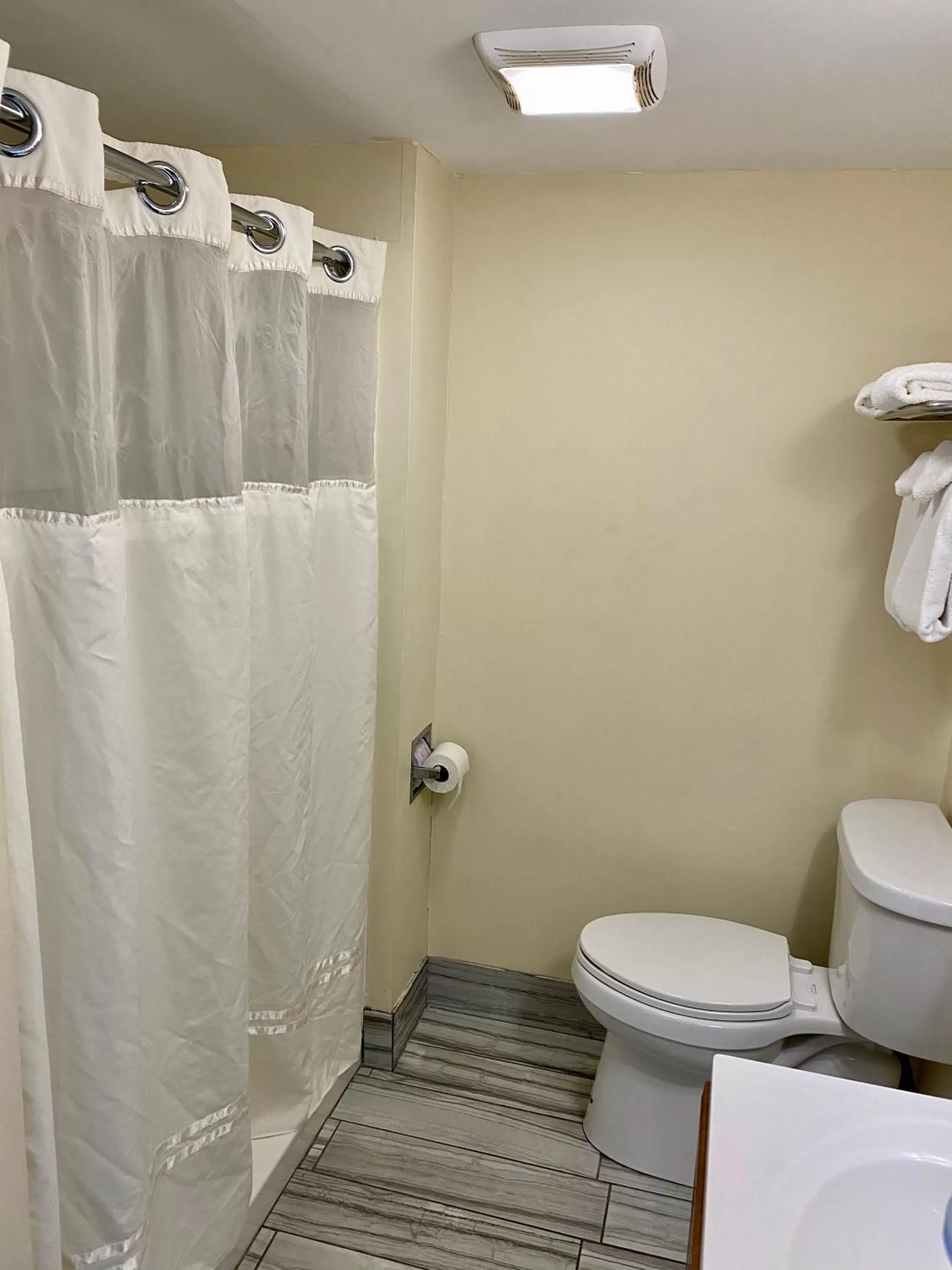 Days Inn by Wyndham Lincoln