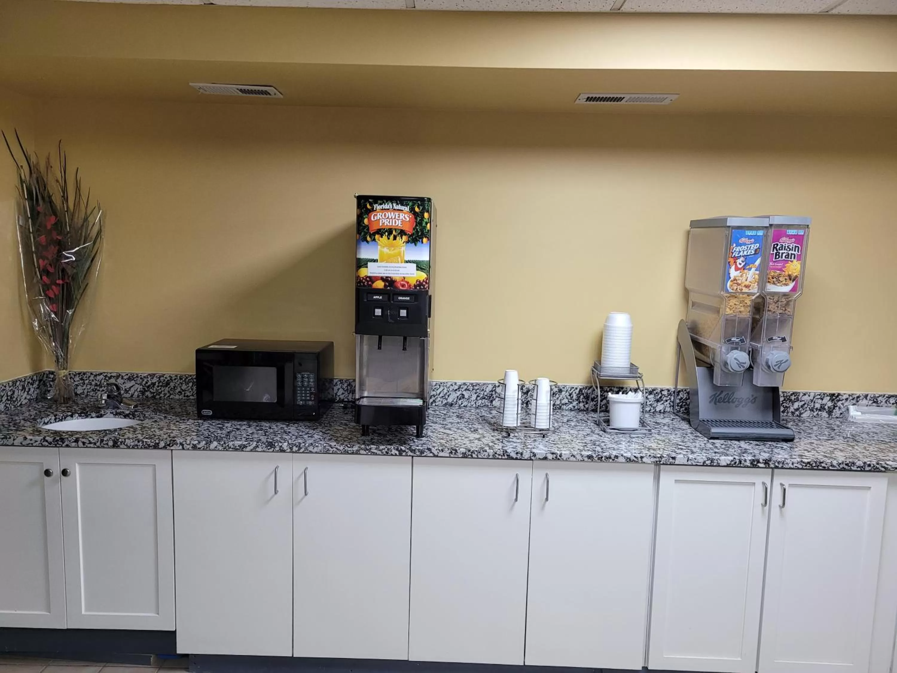 Super 8 by Wyndham Newcomerstown