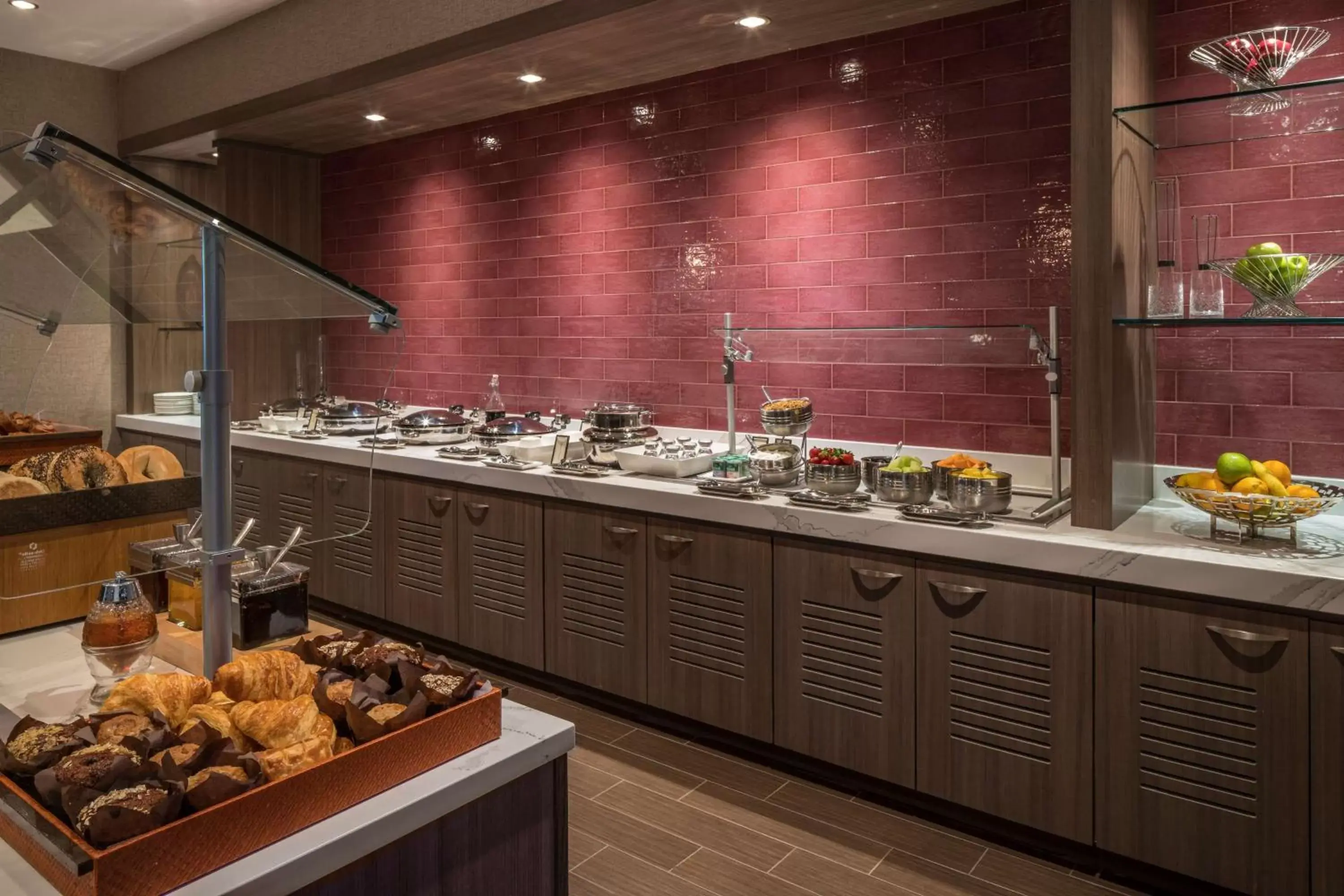 Dining area, Food in Hilton Washington DC/Rockville Hotel & Executive Meeting Center
