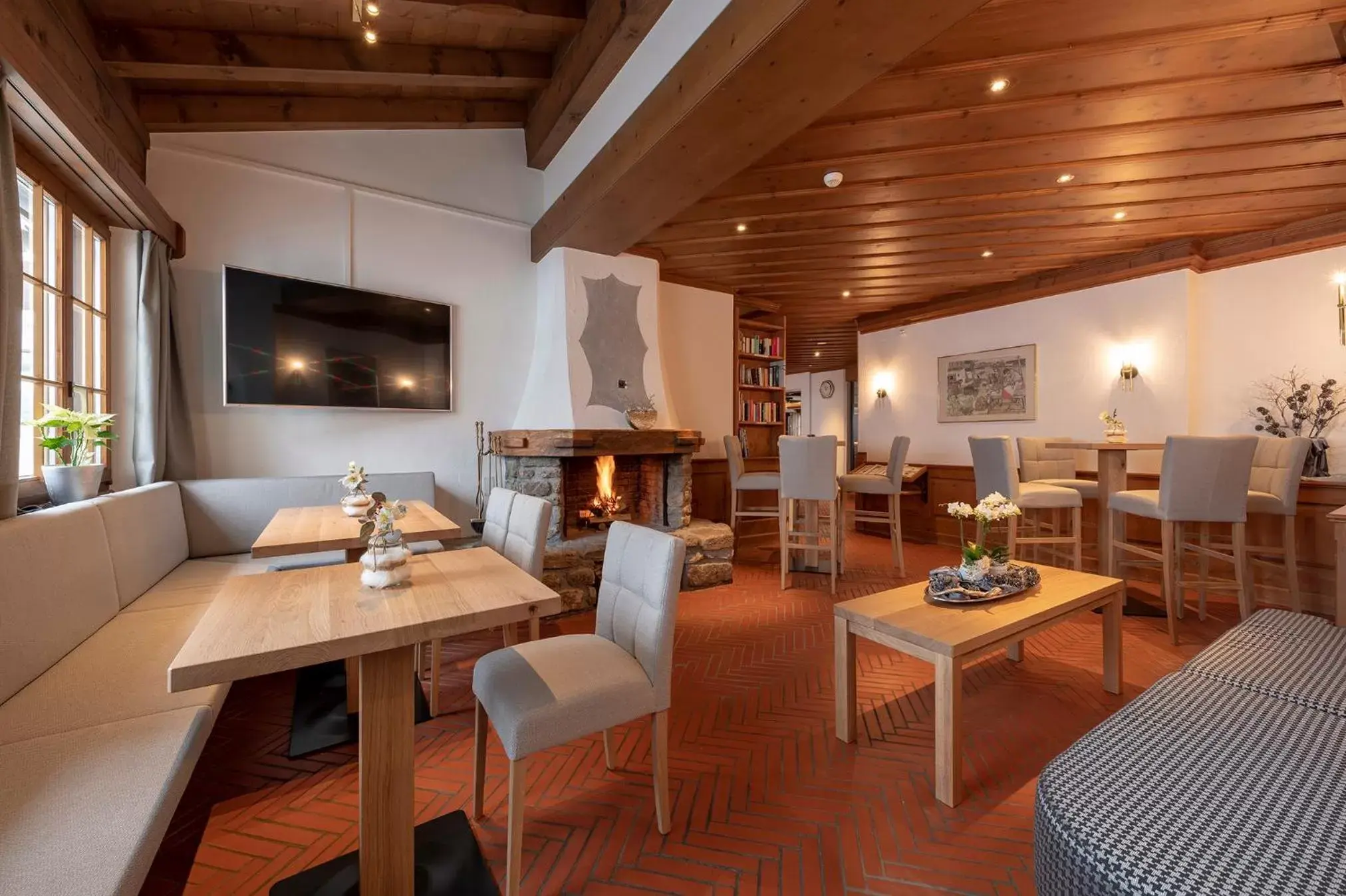 Communal lounge/ TV room, Restaurant/Places to Eat in Sunstar Hotel Klosters