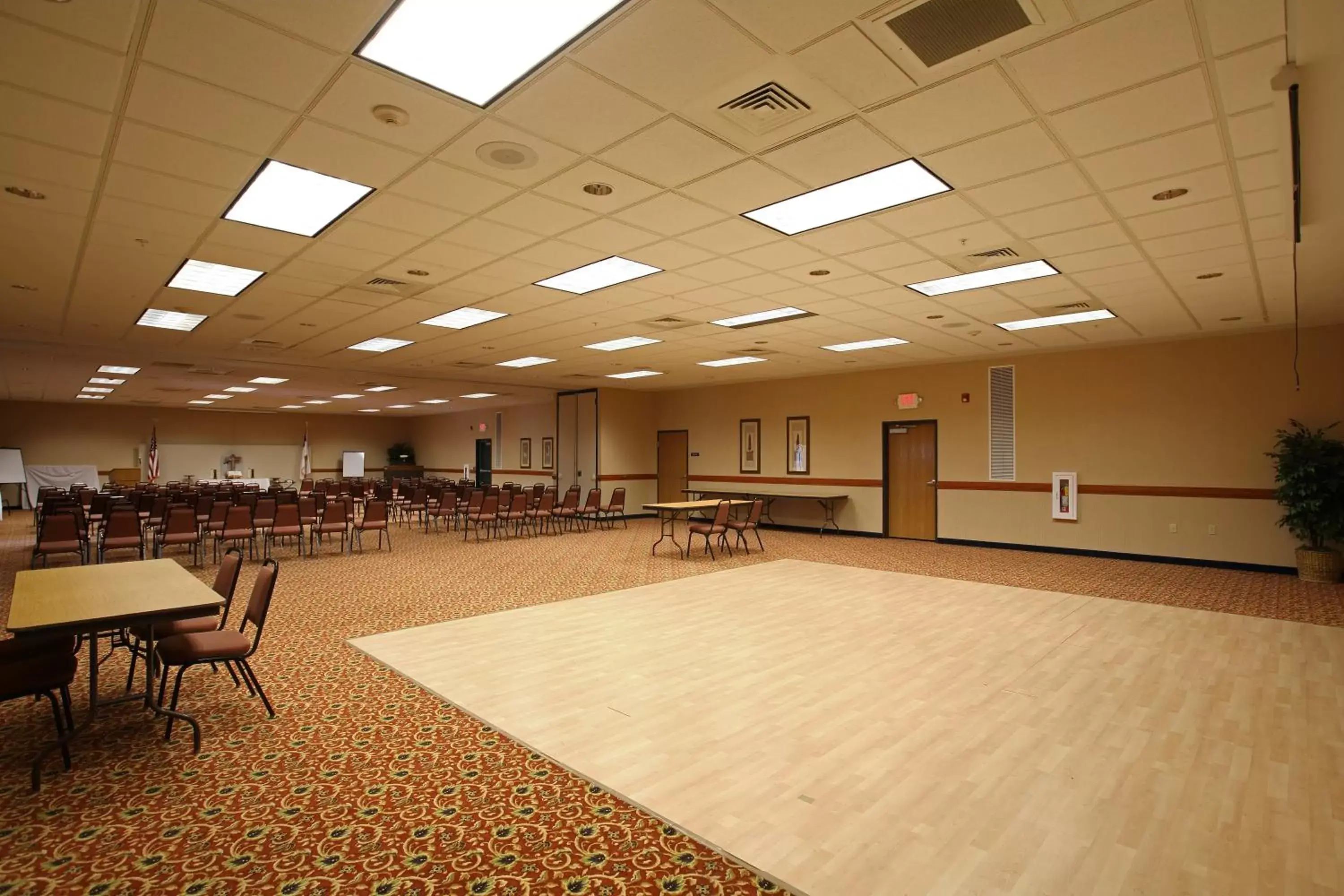 Banquet/Function facilities in Boarders Inn & Suites by Cobblestone Hotels - Shawano