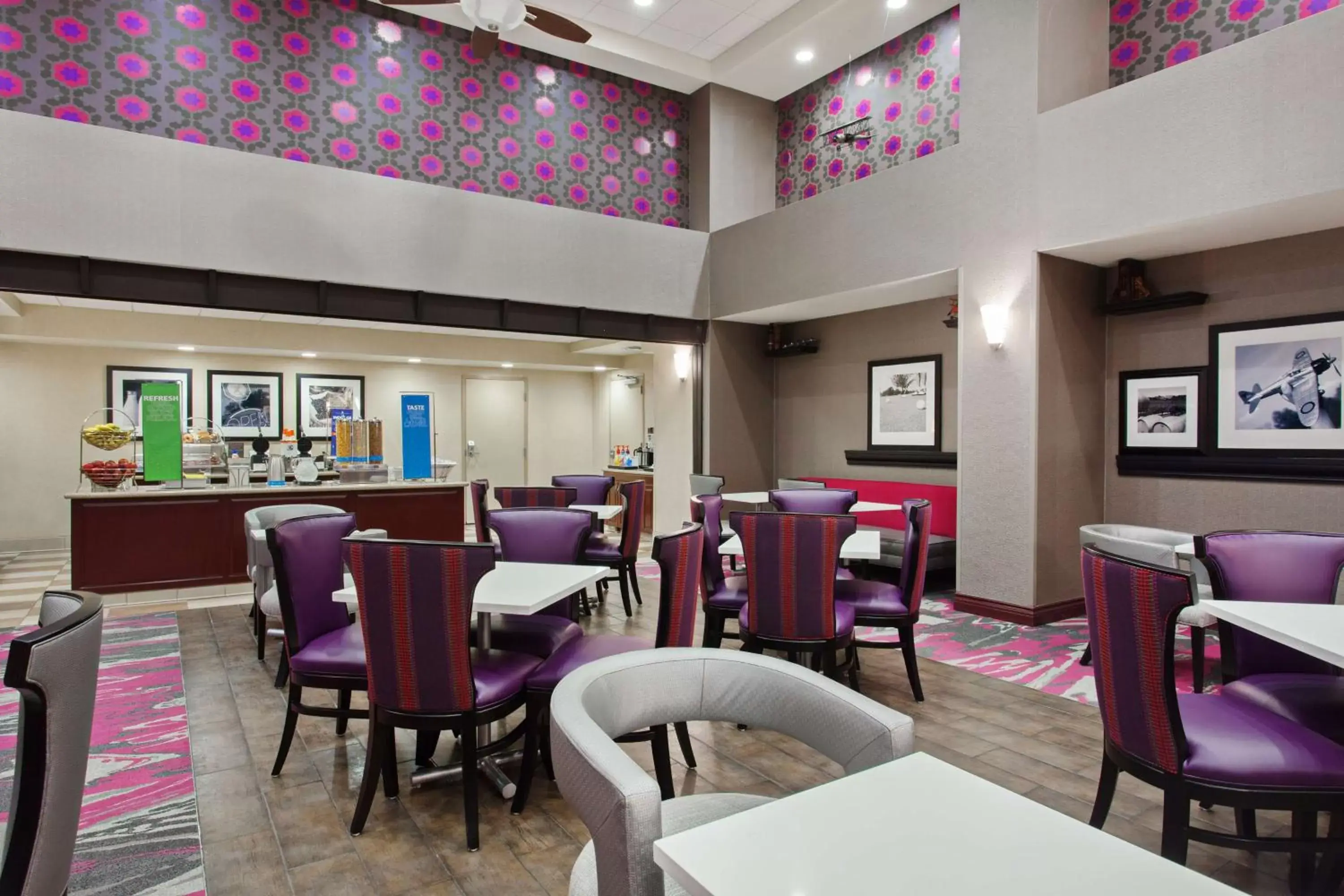 Dining area, Restaurant/Places to Eat in Hampton Inn & Suites Oakland Airport-Alameda