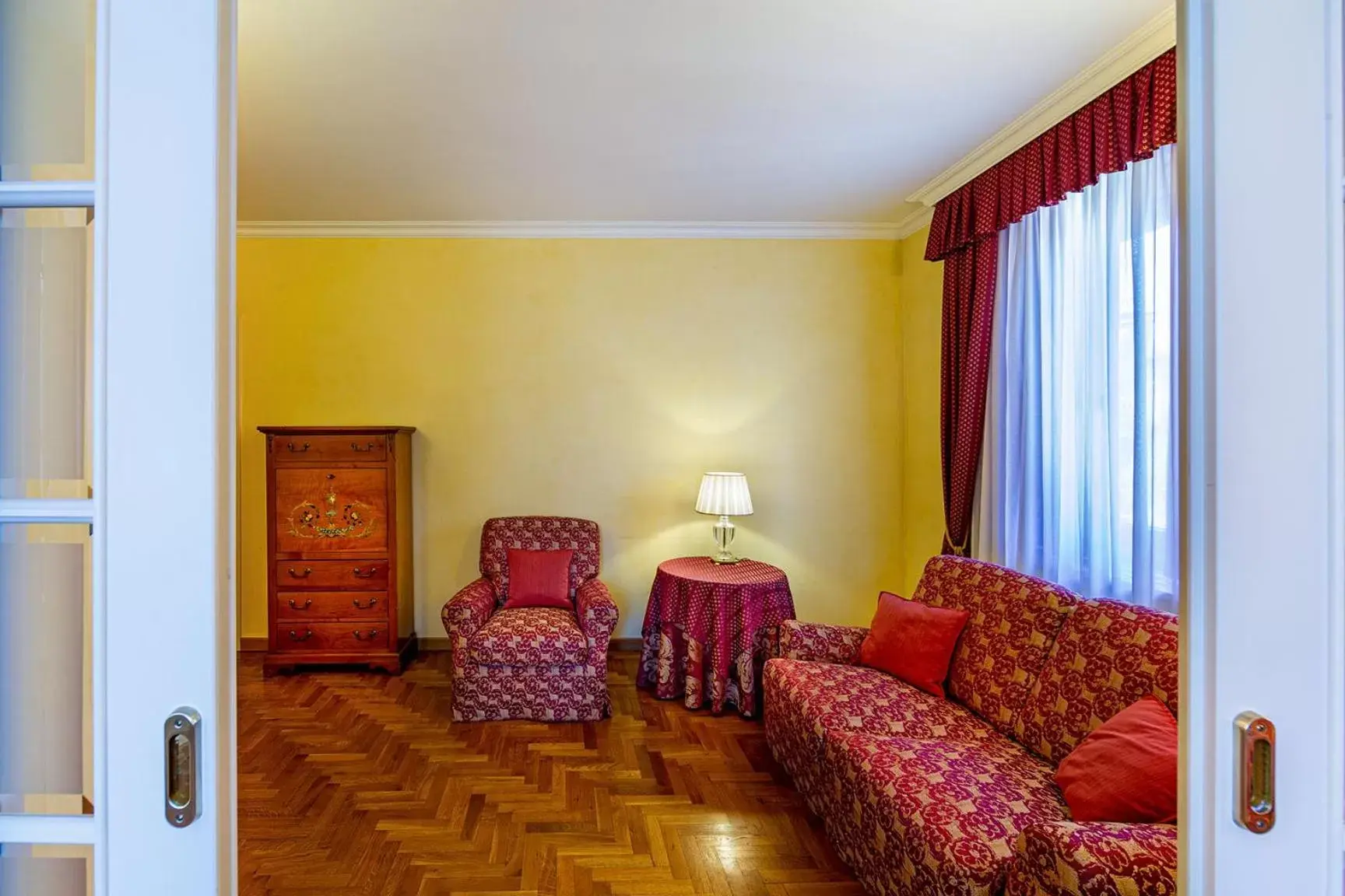 Living room, Seating Area in Ambassador Palace Hotel