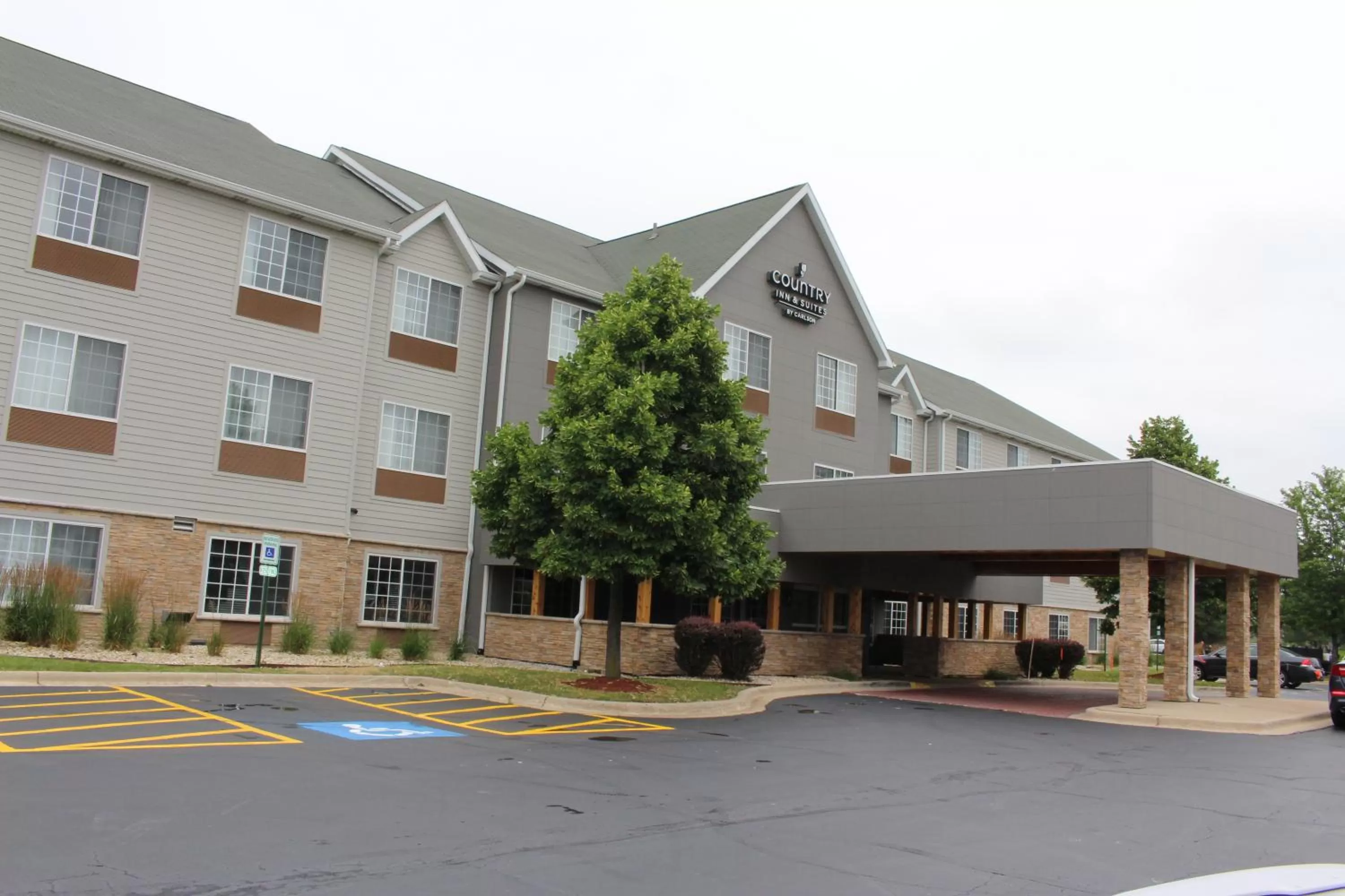 Property building in Country Inn & Suites by Radisson, Romeoville - Bolingbrook