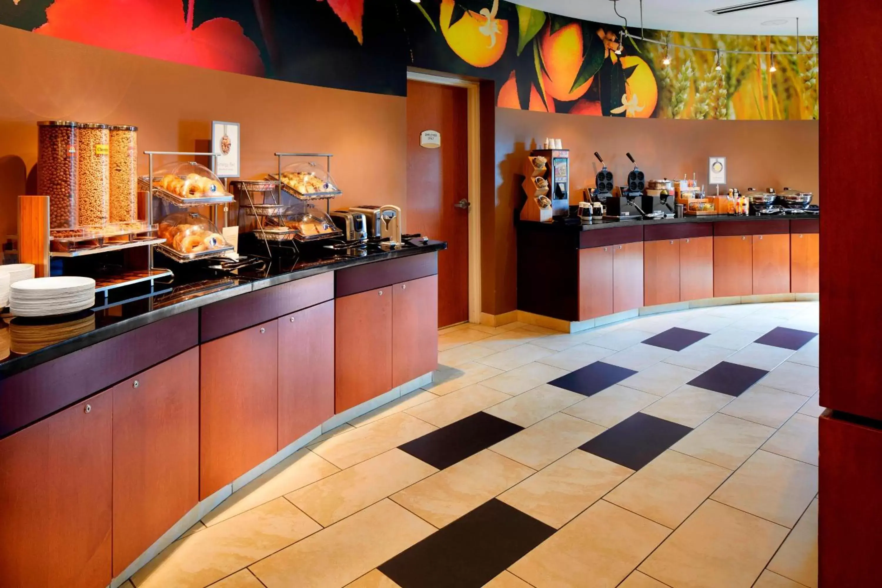 Breakfast, Restaurant/Places to Eat in Fairfield Inn & Suites by Marriott Cumberland