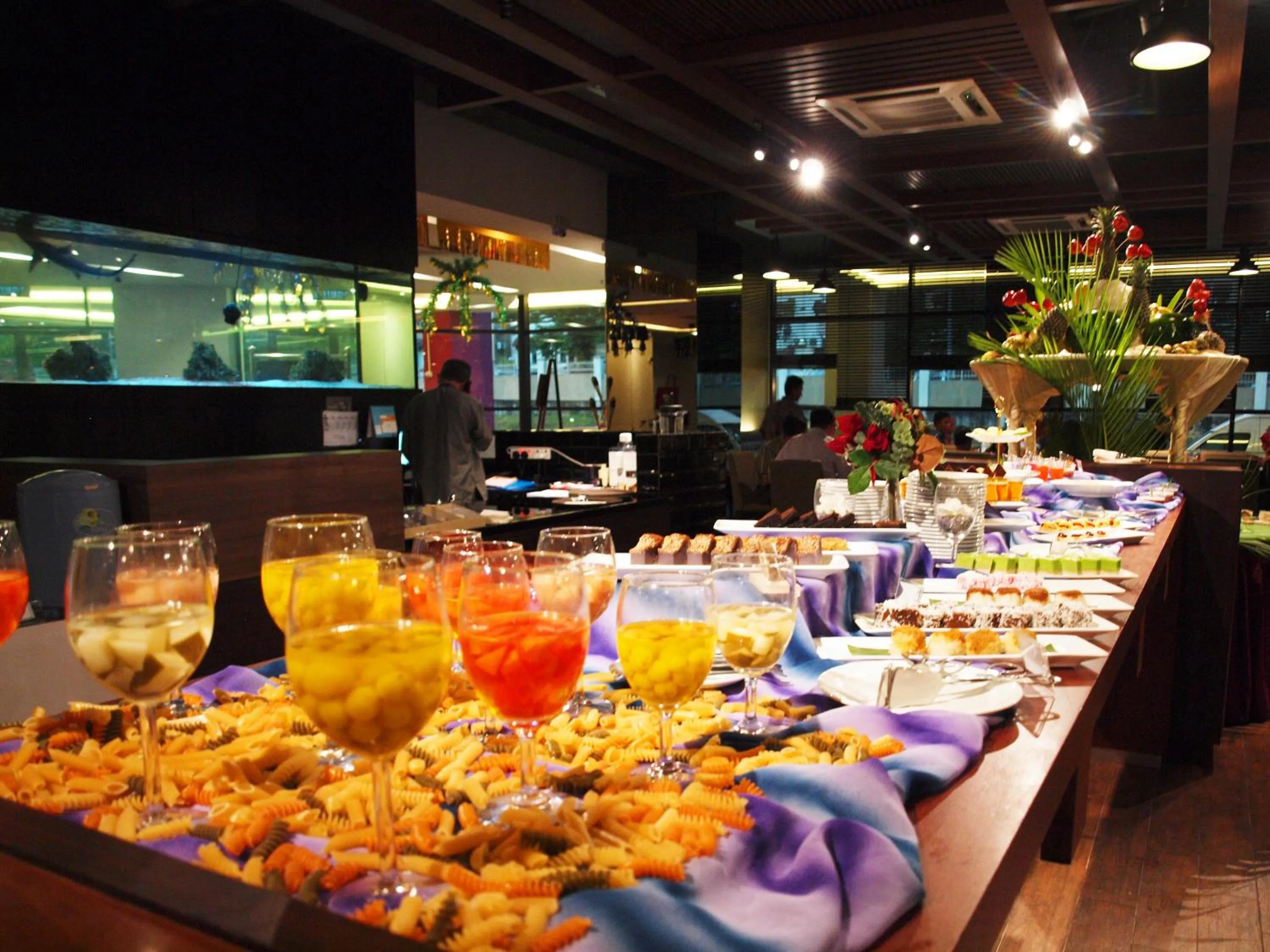 Restaurant/places to eat in Nexus Regency Suites & Hotel