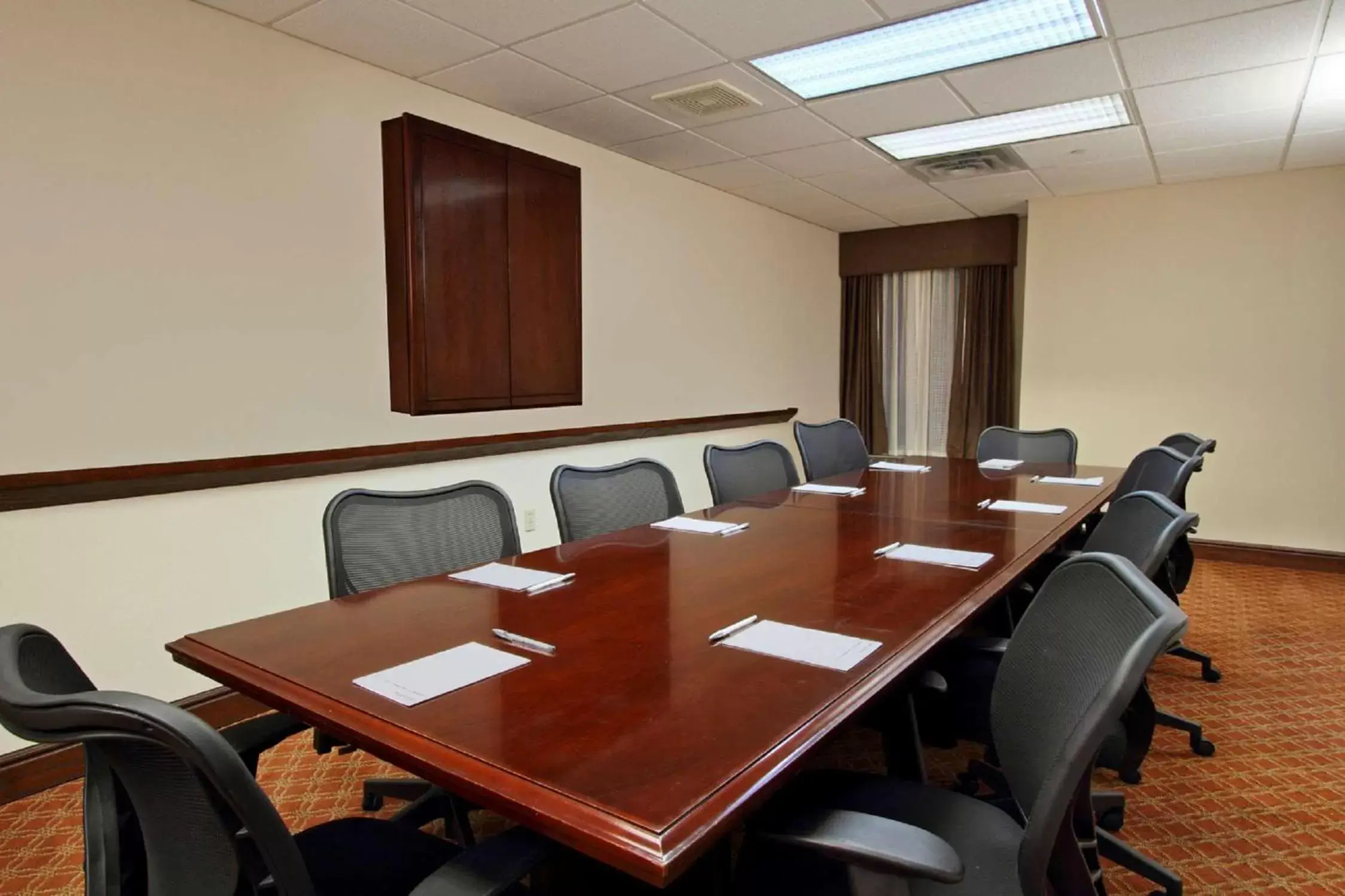 Meeting/conference room in Hampton Inn & Suites Newtown