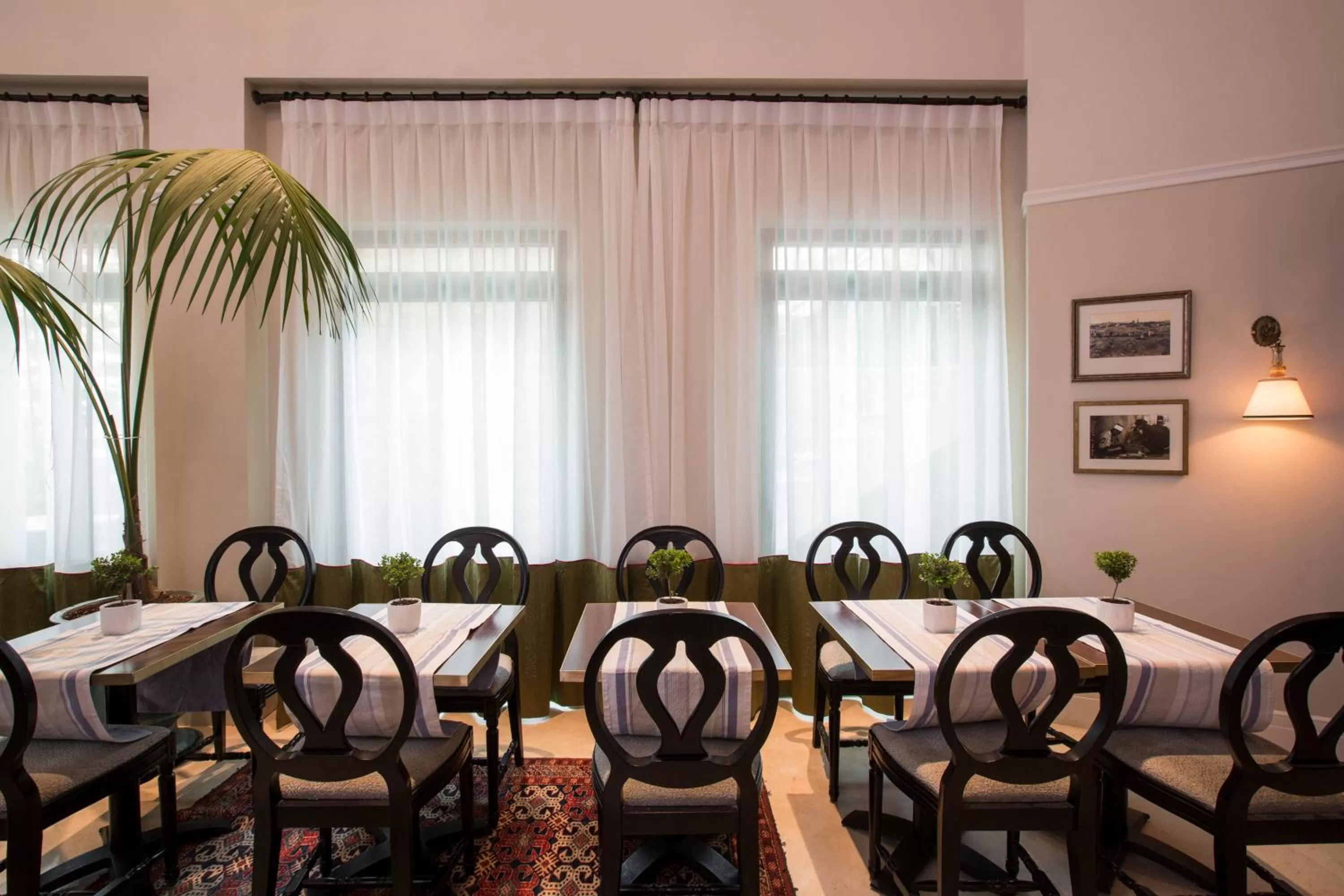 Restaurant/places to eat in Arthur Hotel - an Atlas Boutique Hotel