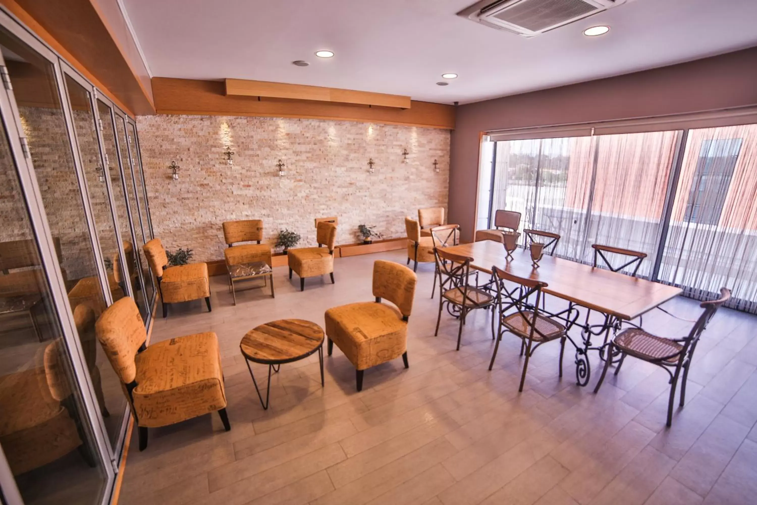 Meeting/conference room, Restaurant/Places to Eat in Ramada Plaza by Wyndham Eskisehir