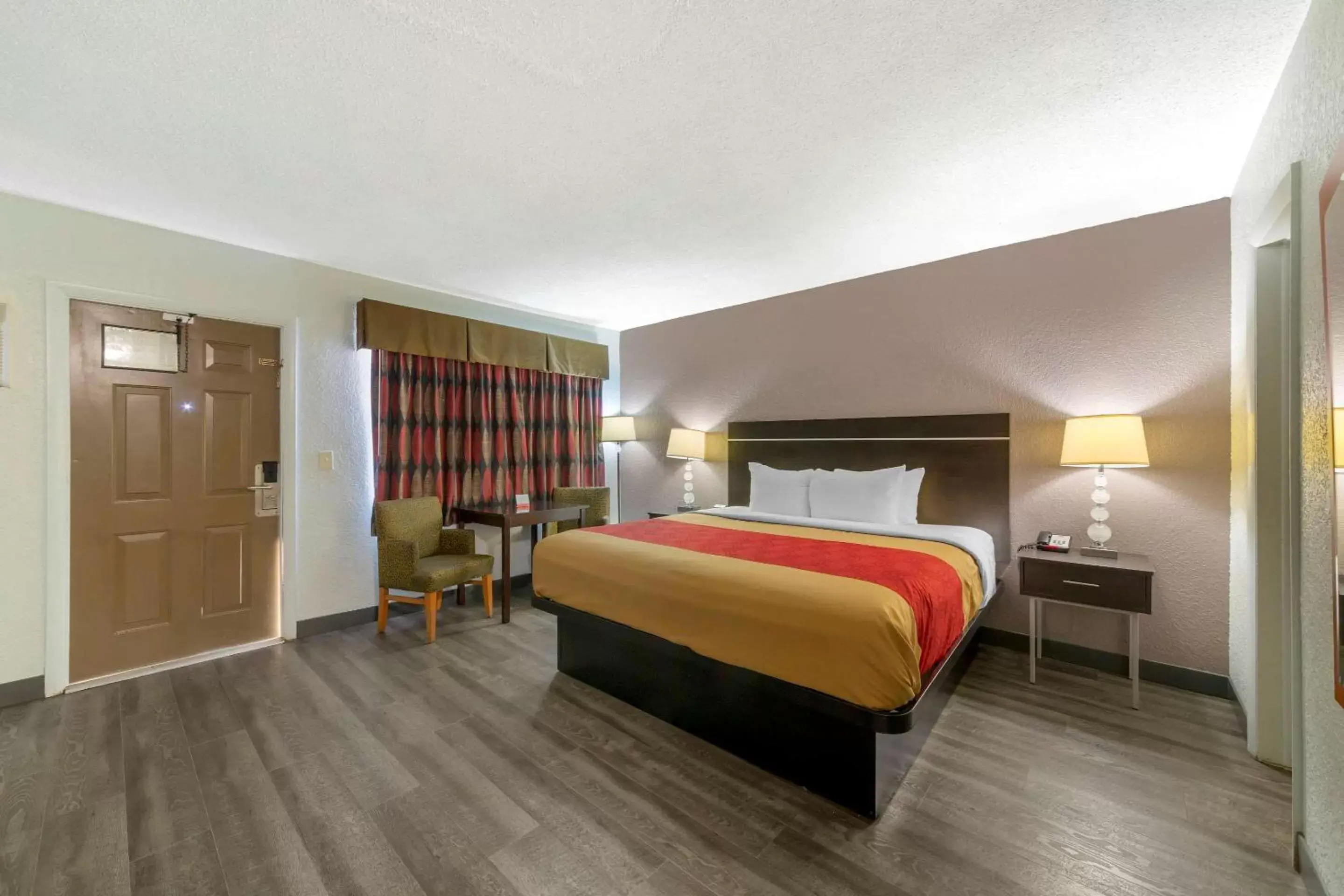 Bedroom, Bed in Econo Lodge Hollywood-Ft Lauderdale International Airport