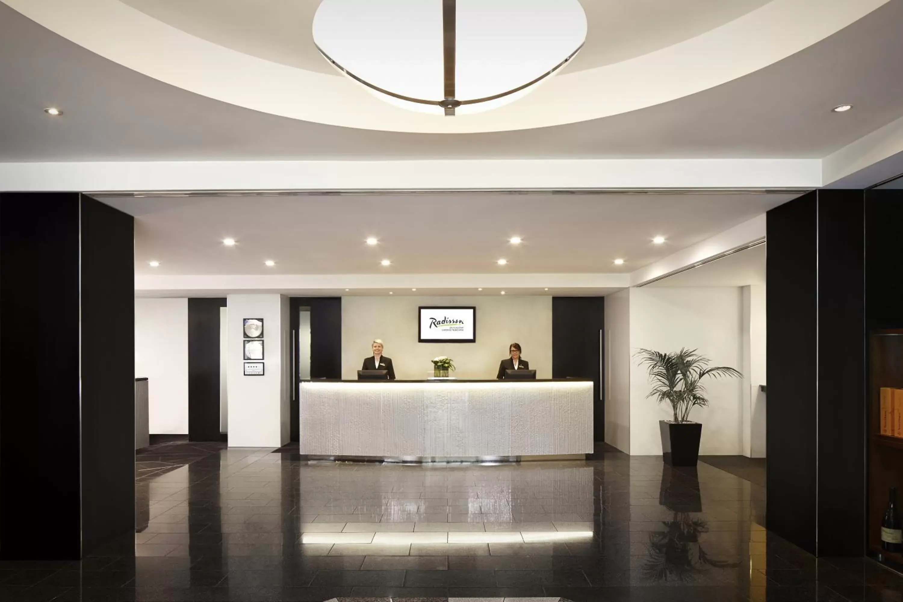 Lobby or reception, Lobby/Reception in Radisson On Flagstaff Gardens Melbourne