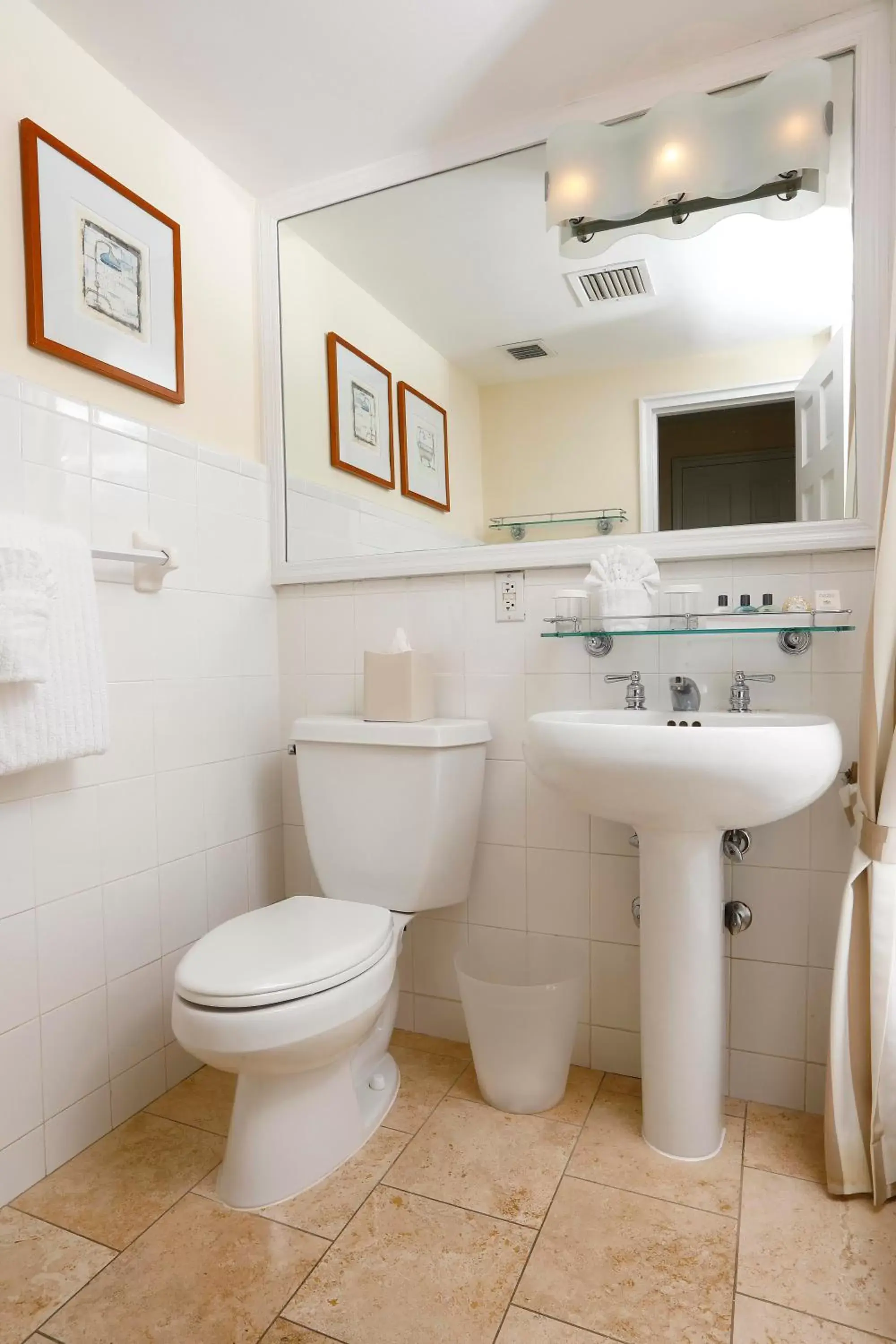 Toilet in Sea View Hotel Toilet in Sea View Hotel