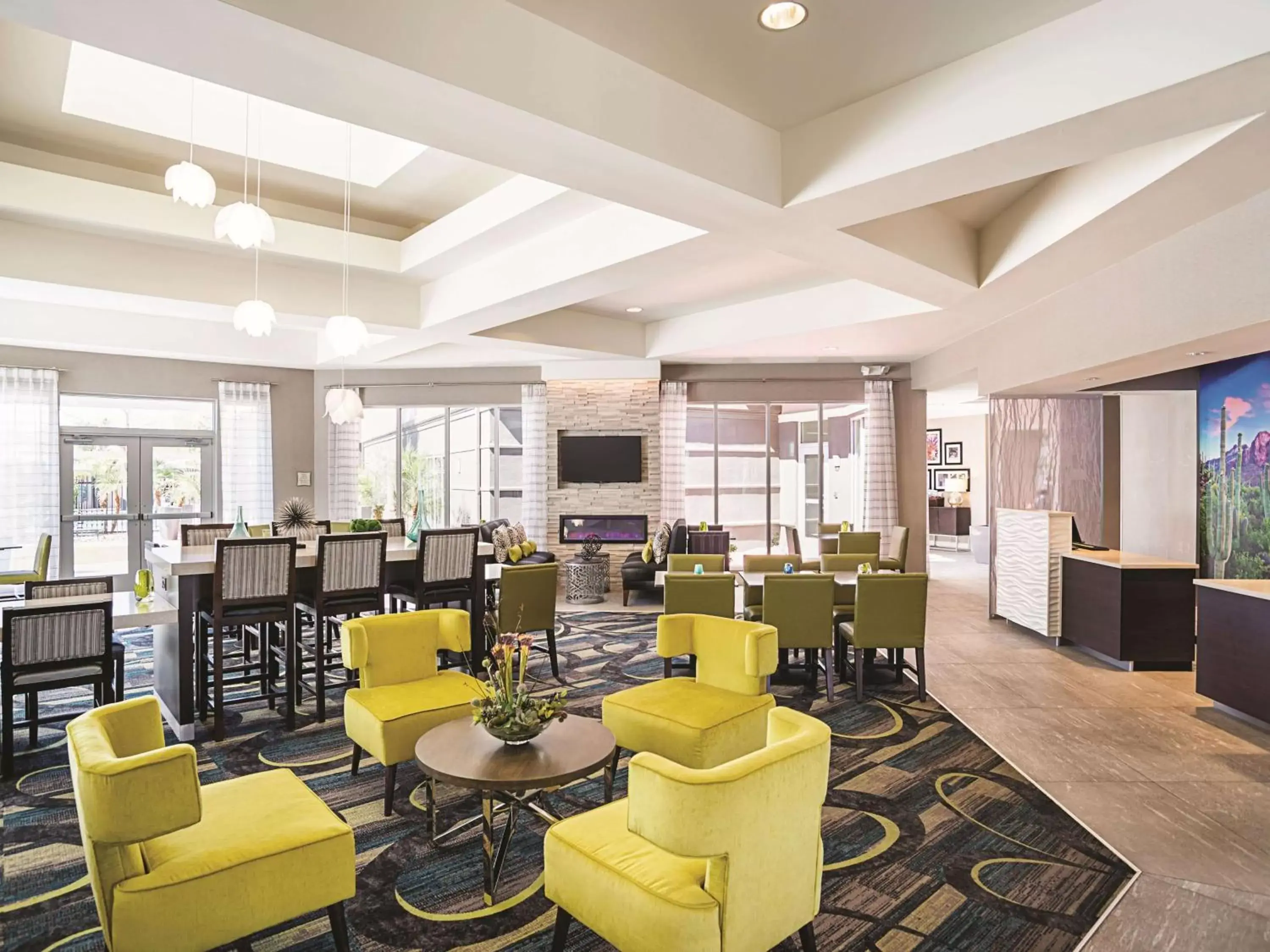 Lobby or reception, Lounge/Bar in La Quinta by Wyndham Phoenix Chandler