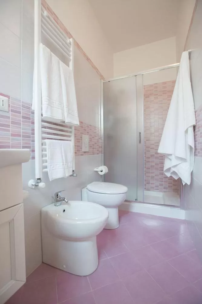 Shower, Bathroom in B&B Le due gioie