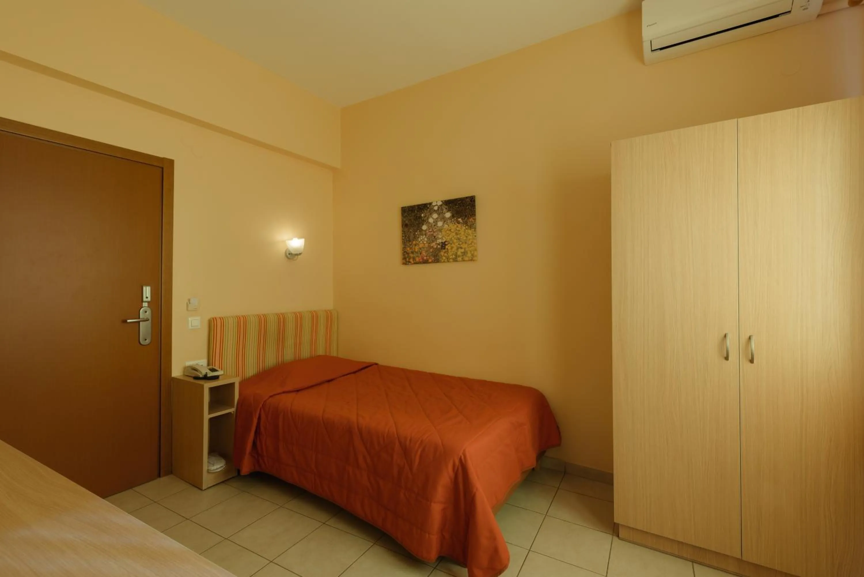 Bathroom, Bed in Park Hotel