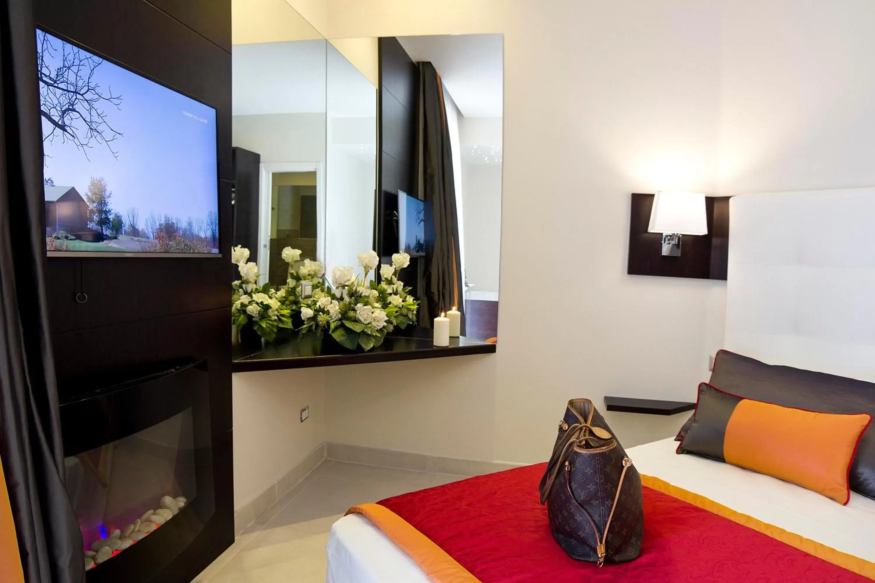 Bed, TV/Entertainment Center in Roman Holidays Boutique Hotel