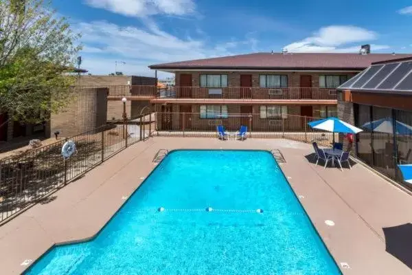 Pool view, Swimming Pool in Studio 6 Suites - Willcox, AZ