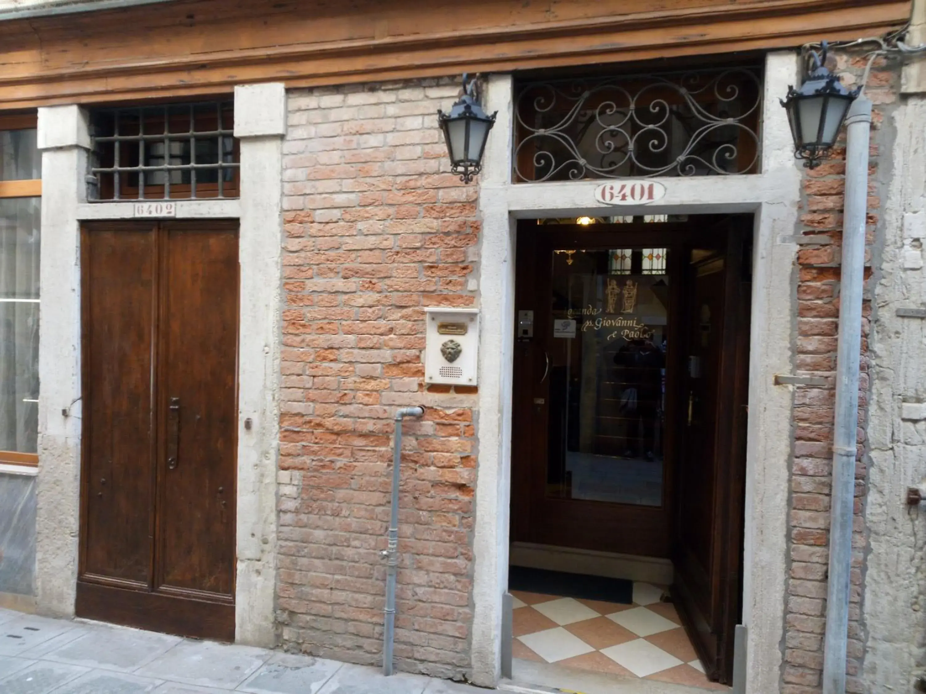 Facade/entrance in Alloggi SS Giovanni e Paolo