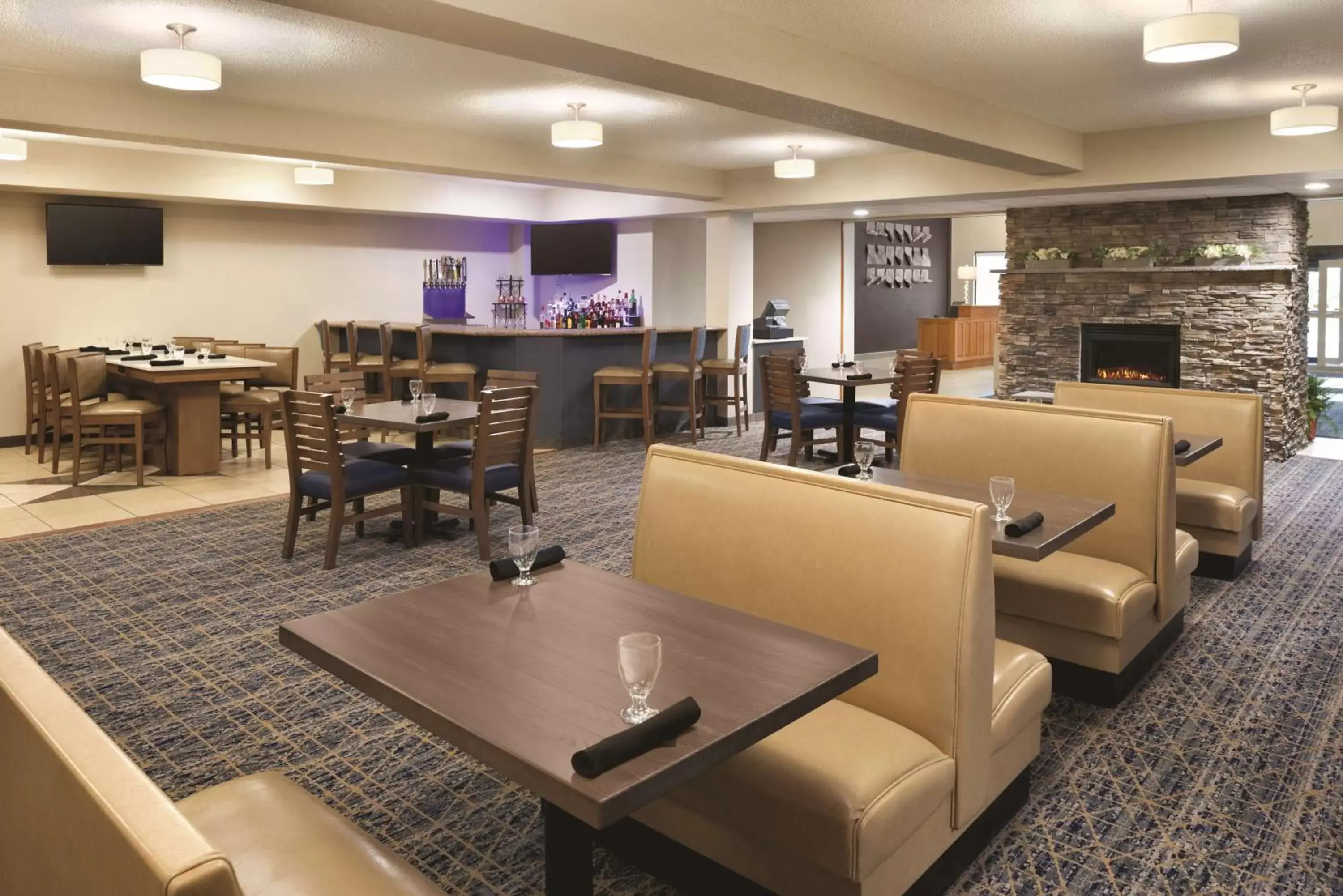 Restaurant/Places to Eat in Radisson Hotel Ames Conference Center at ISU