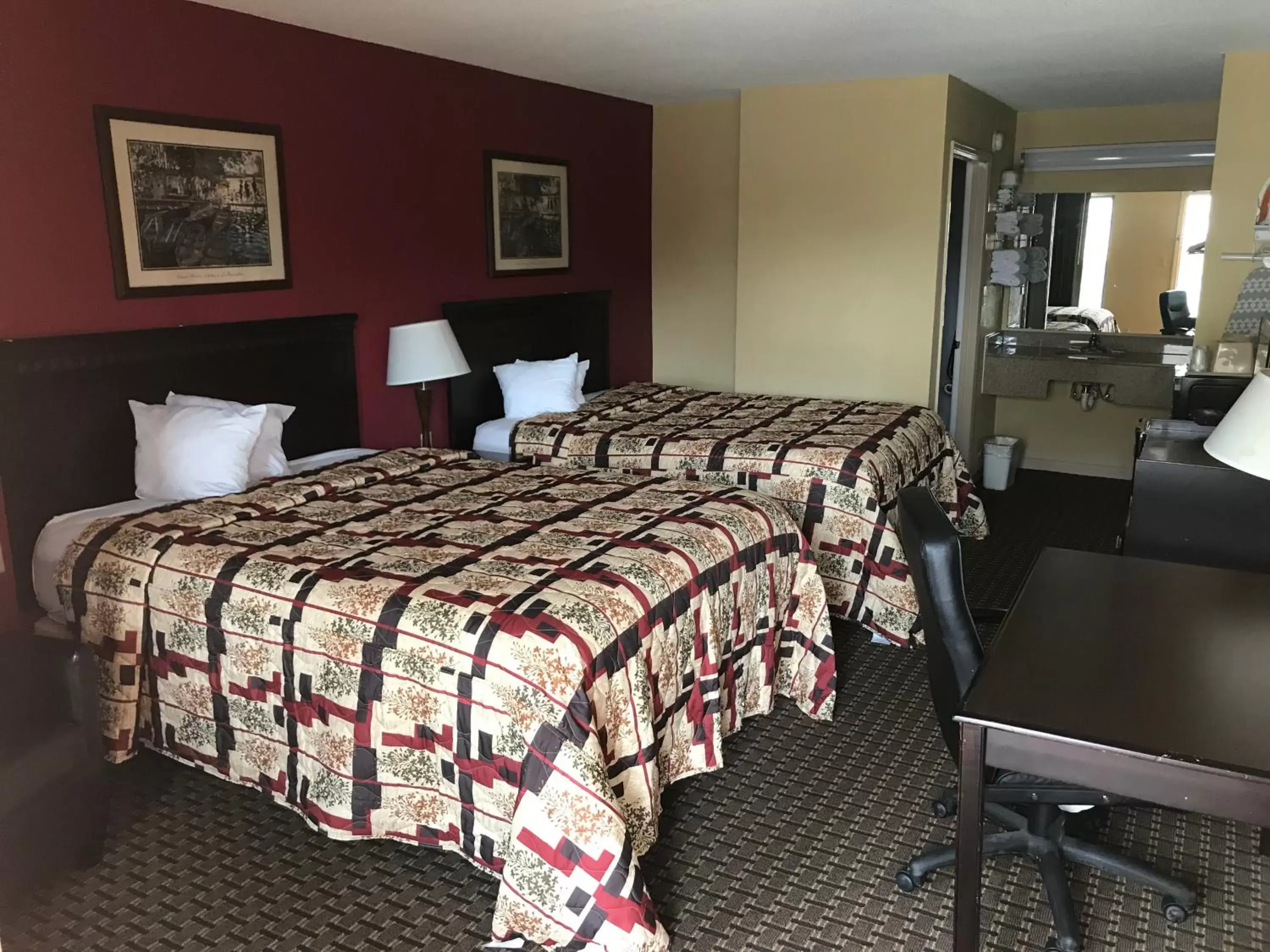 Bed in Royal Inn - Anniston