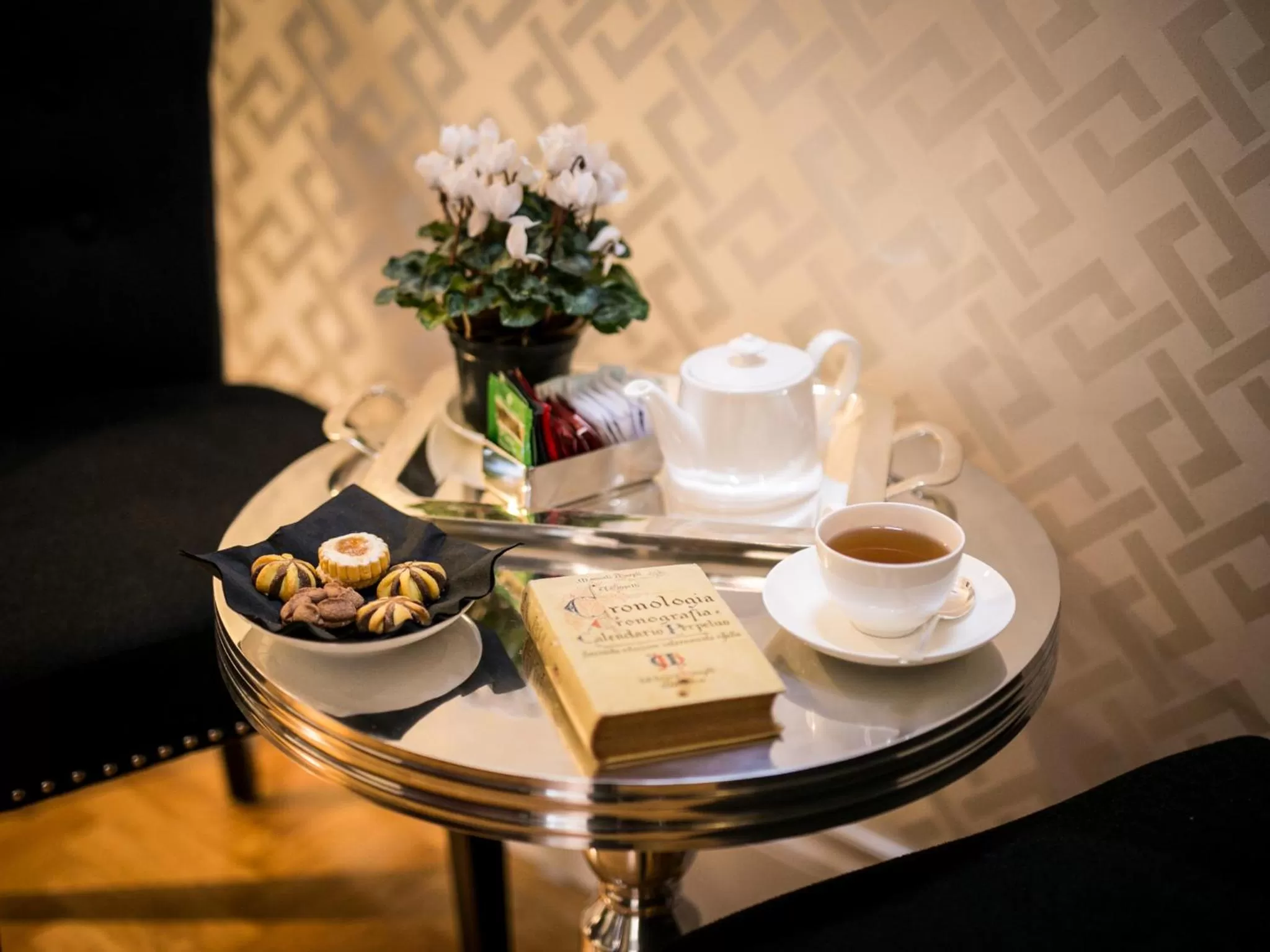 Coffee/tea facilities in Minerva Relais