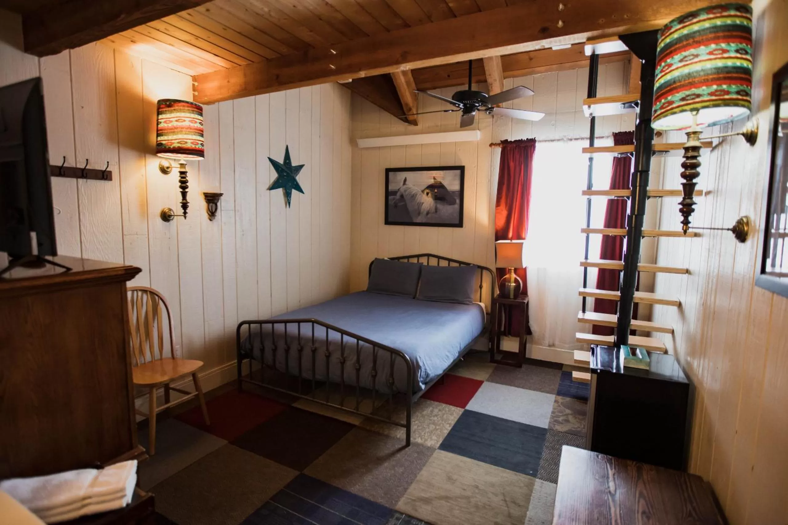 Bed in The Viking Lodge - Downtown Winter Park Colorado