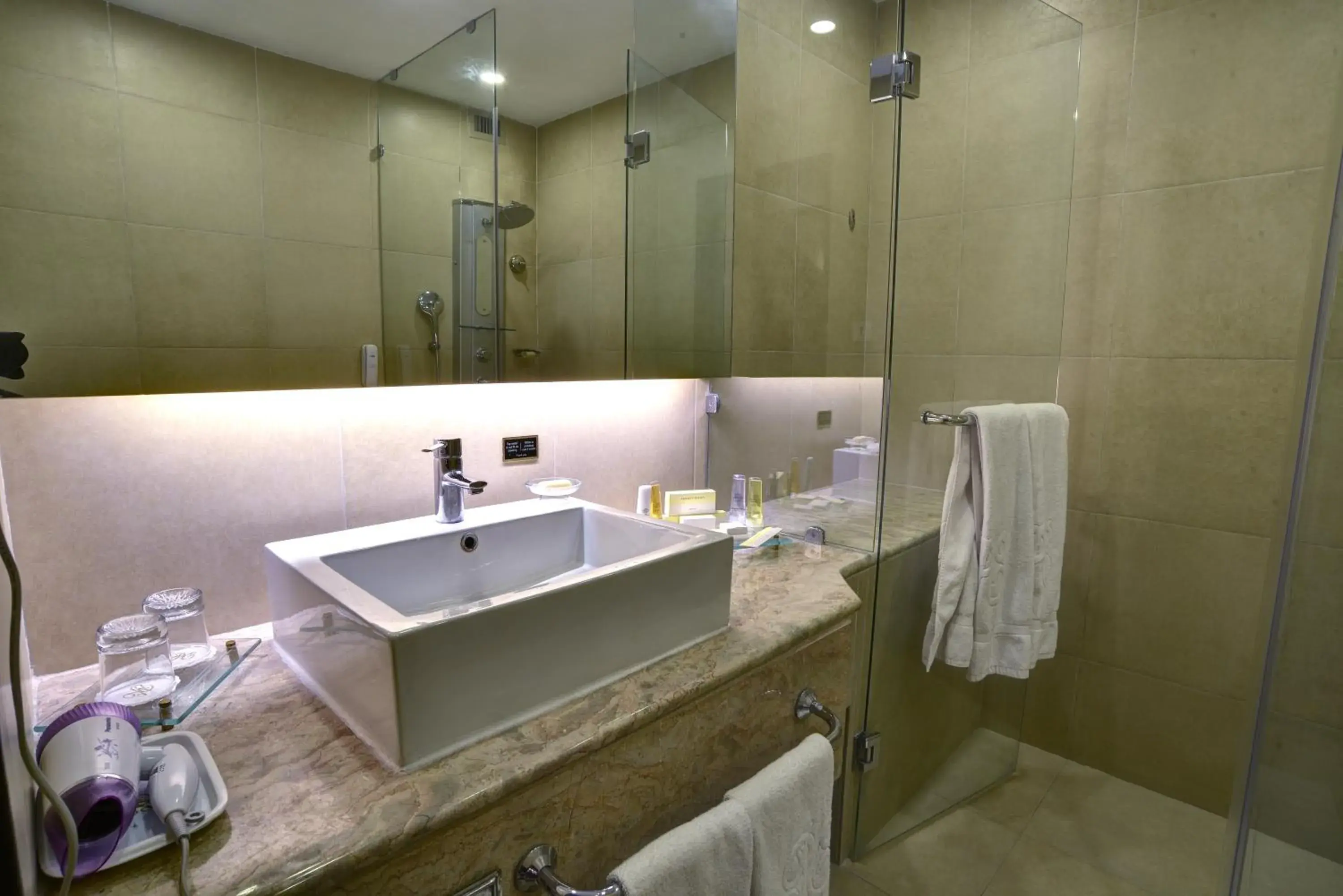 Shower, Bathroom in Pearl Continental Hotel, Bhurban